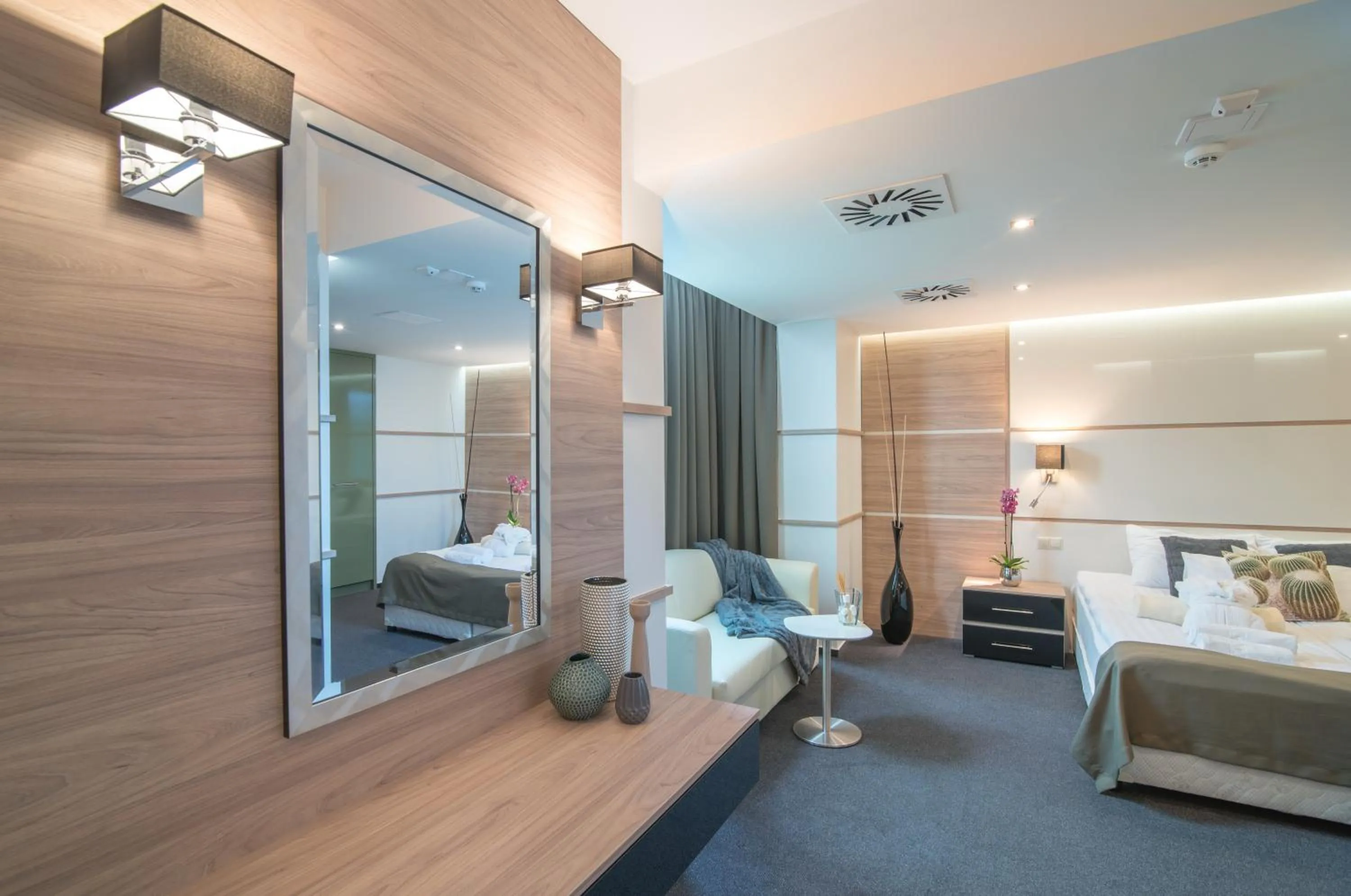 Photo of the whole room, Bed in Hotel Zena Beauty & Shopping Center