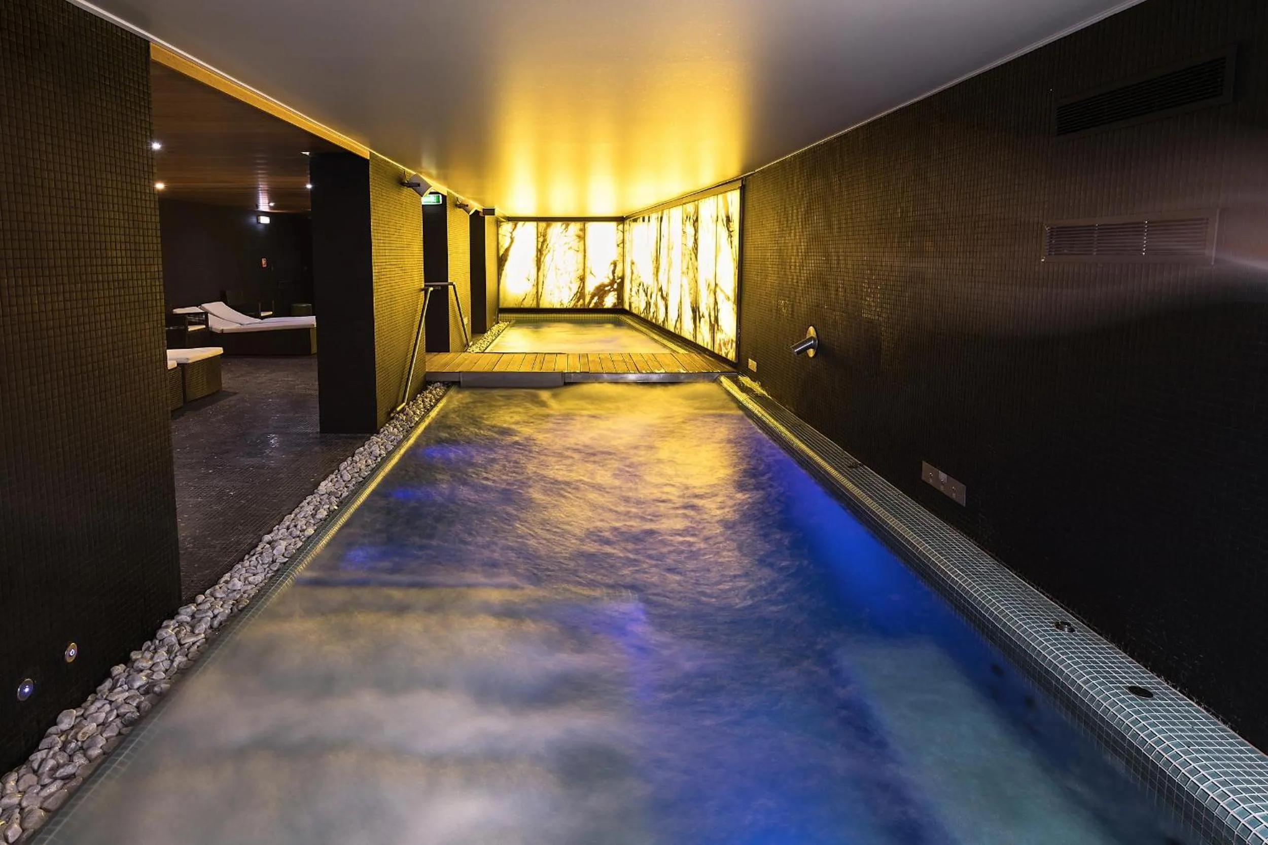 Hot Tub in Hotel Zena Beauty & Shopping Center