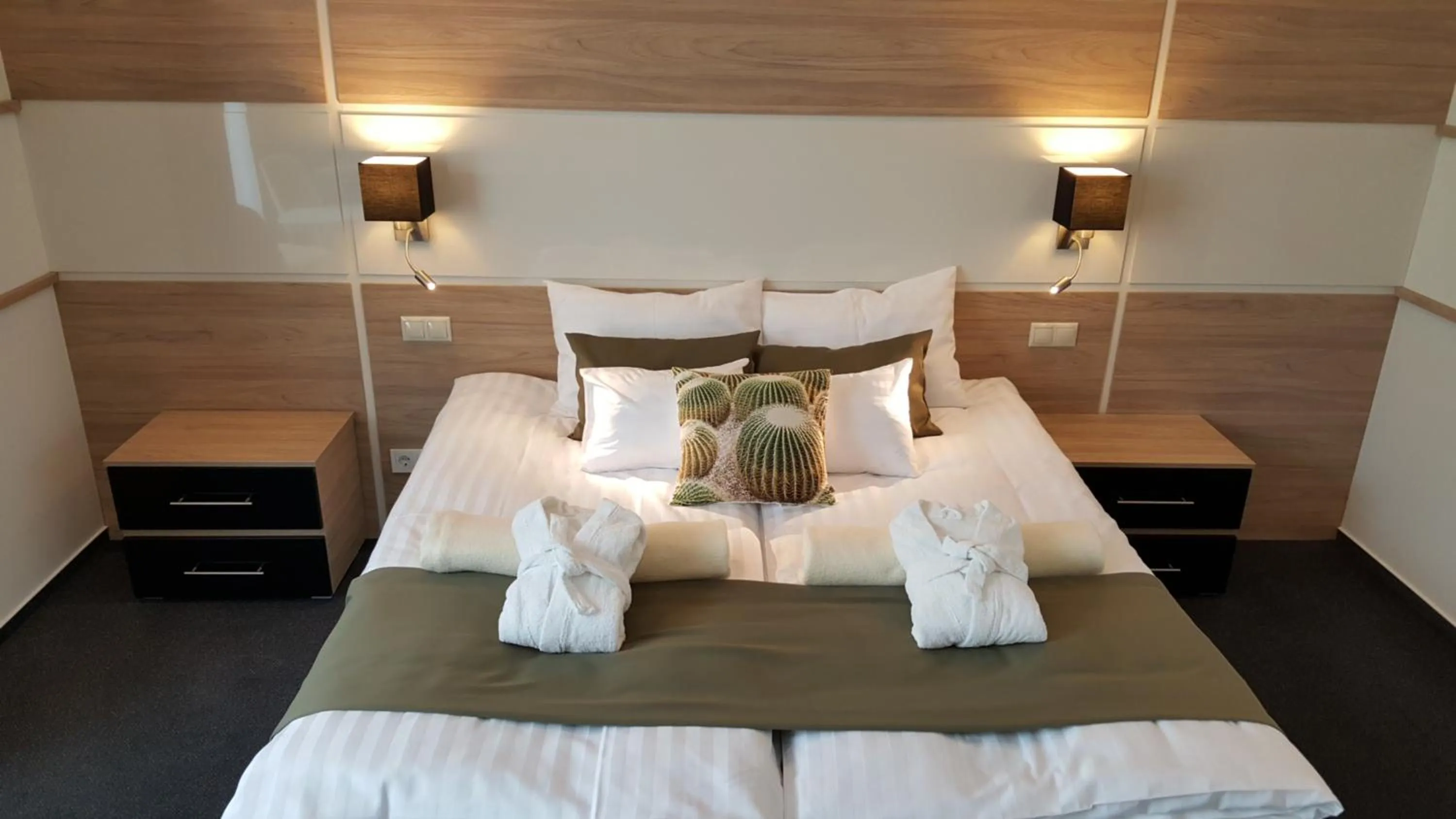 Bedroom, Bed in Hotel Zena Beauty & Shopping Center