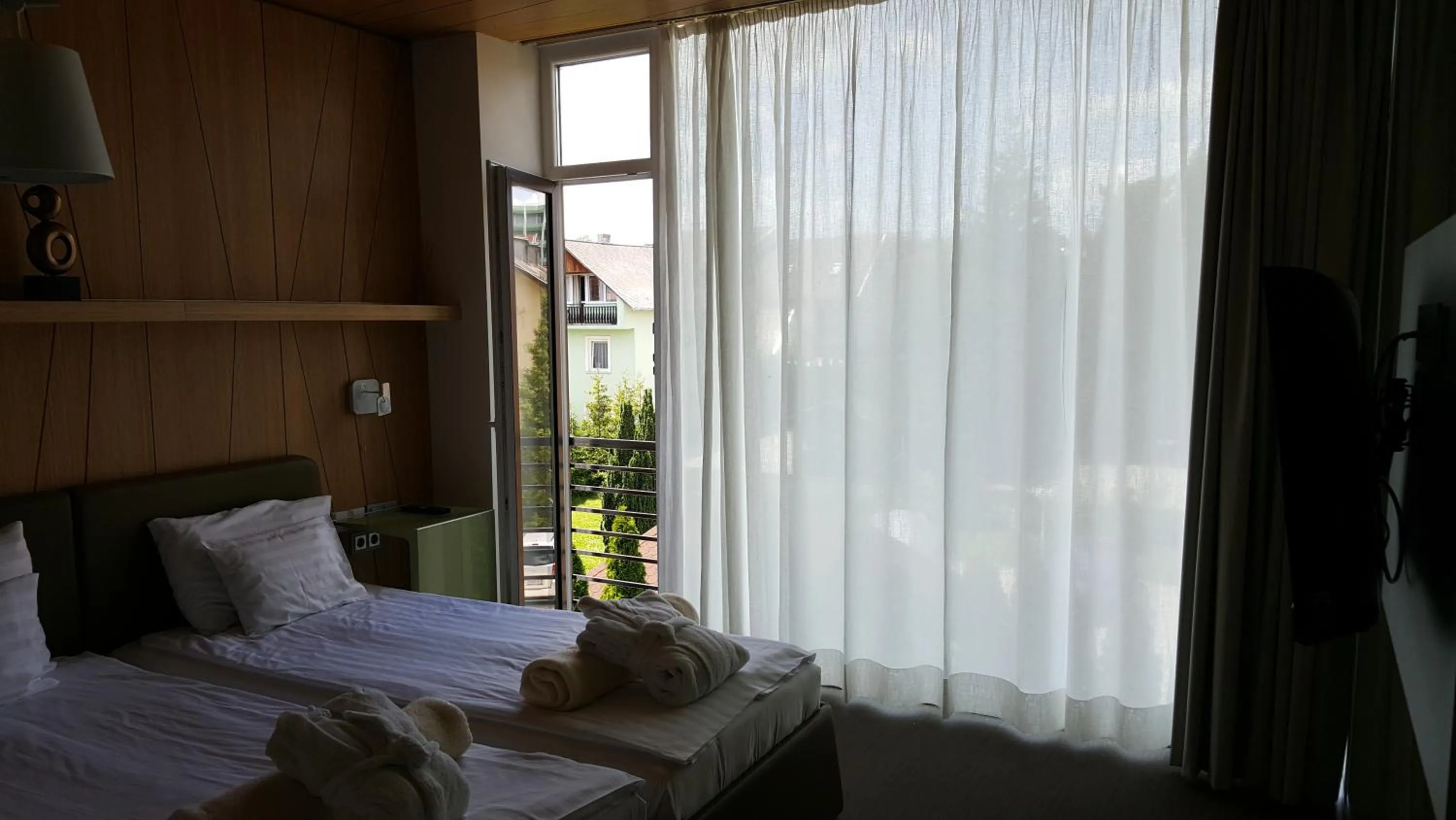 Day, Bed in Hotel Zena Beauty & Shopping Center