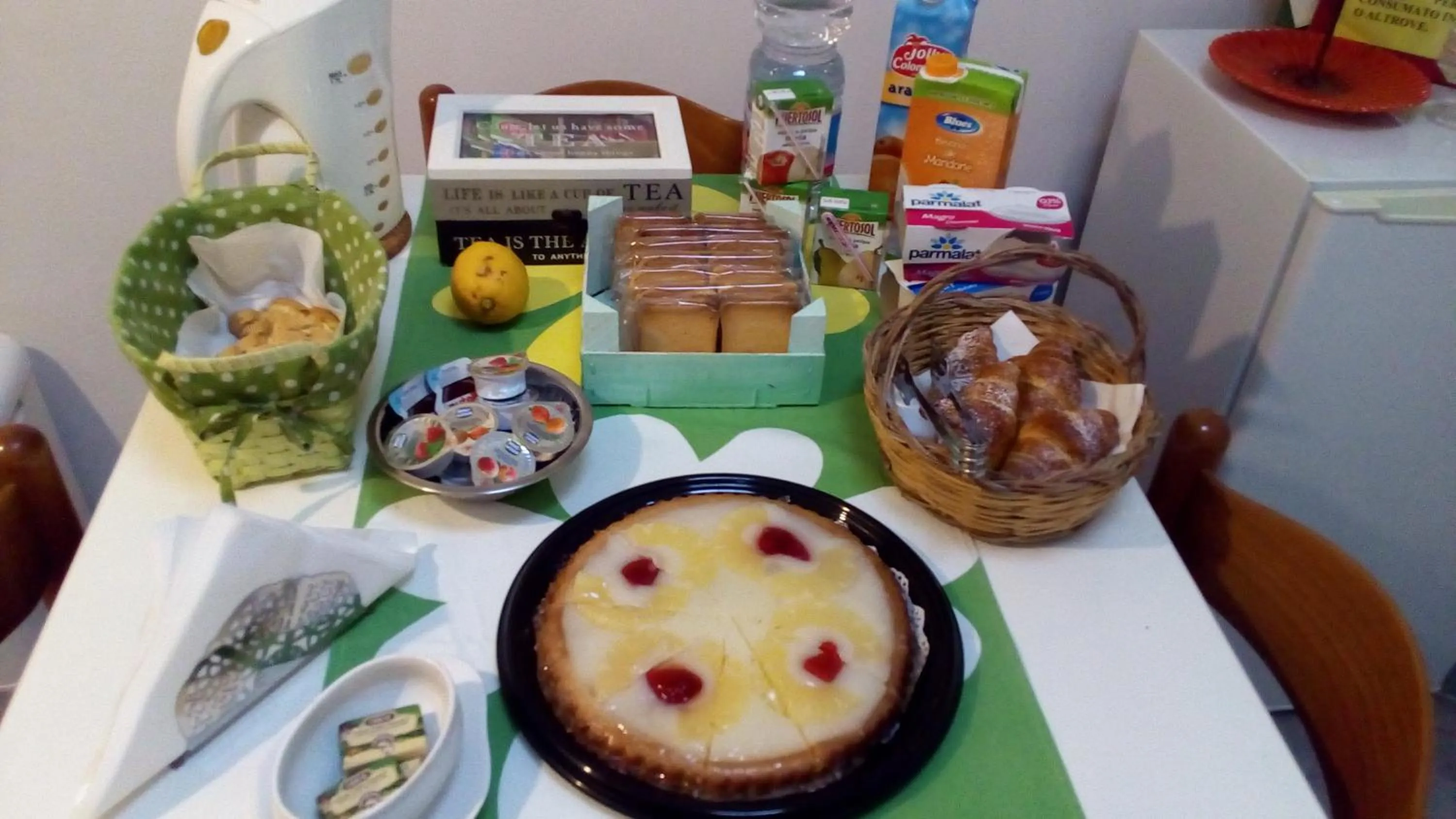 Buffet breakfast in Elianthos B&B