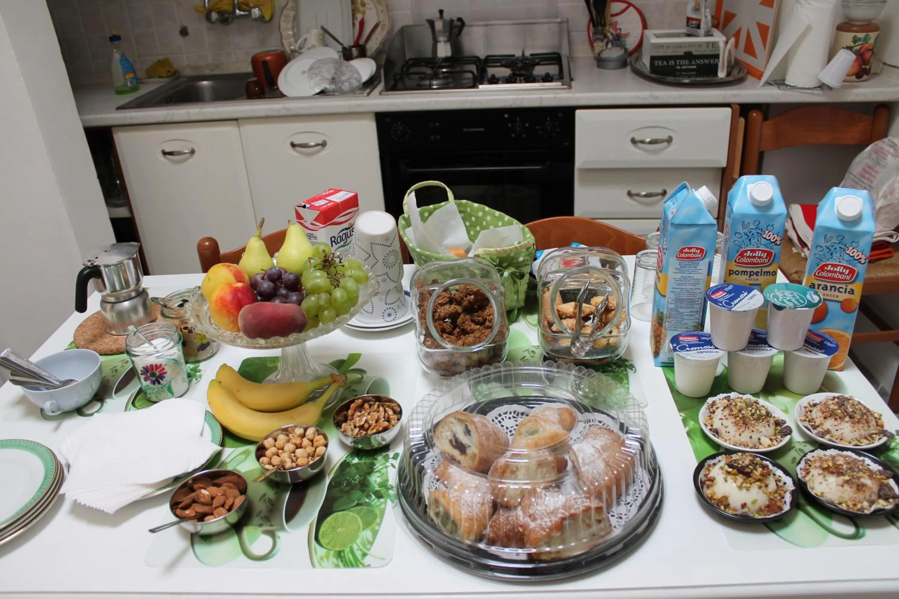 Food and drinks in Elianthos B&B