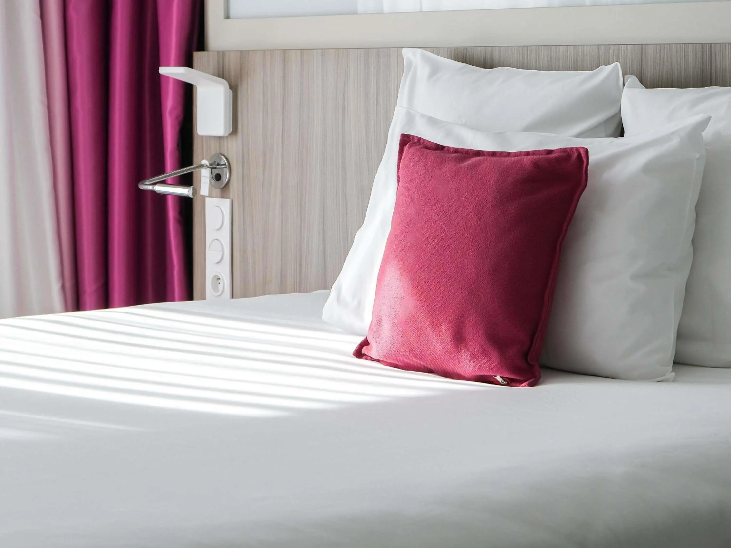 Bedroom, Bed in Mercure Toulouse Sud