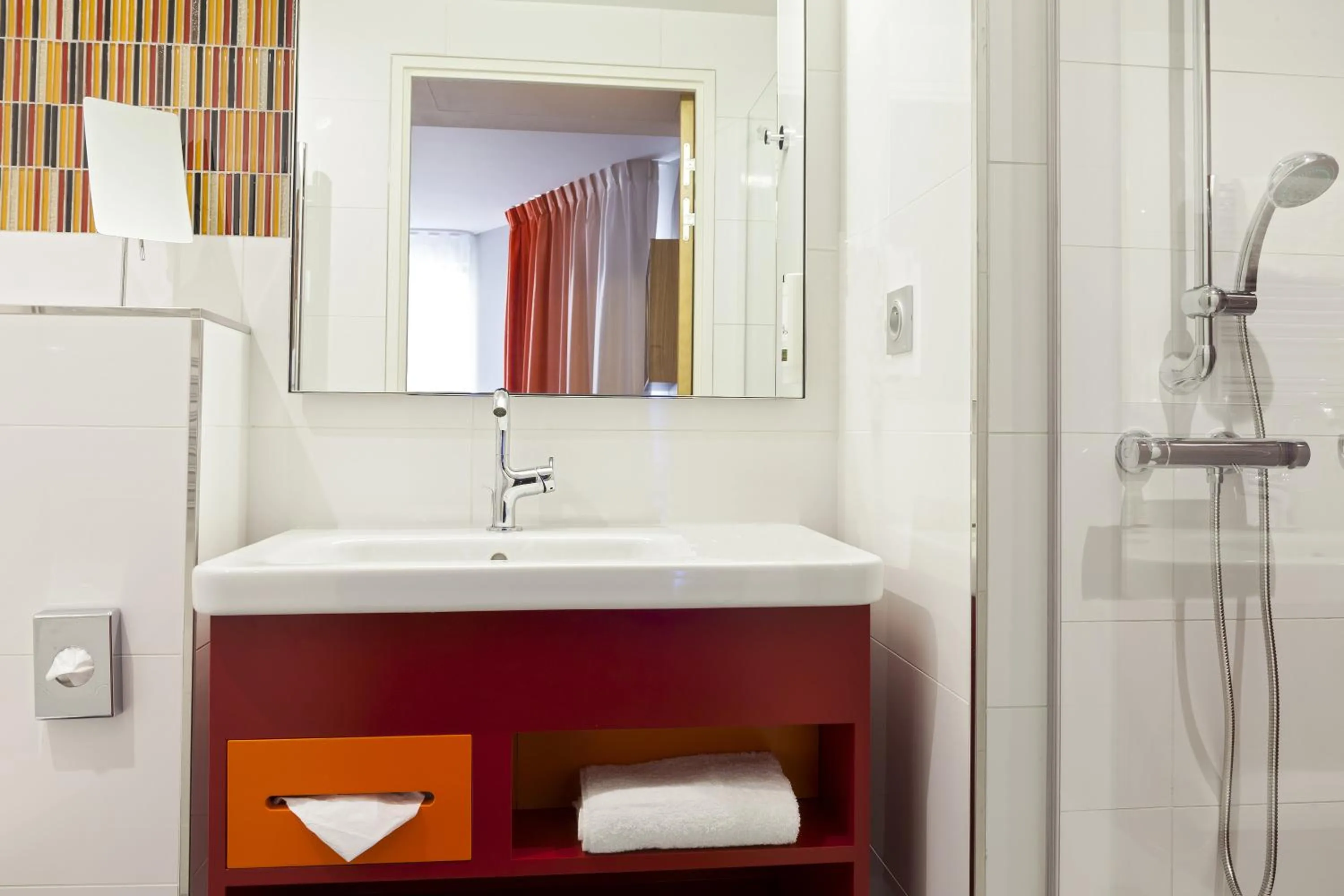 Bathroom in Mercure Toulouse Sud