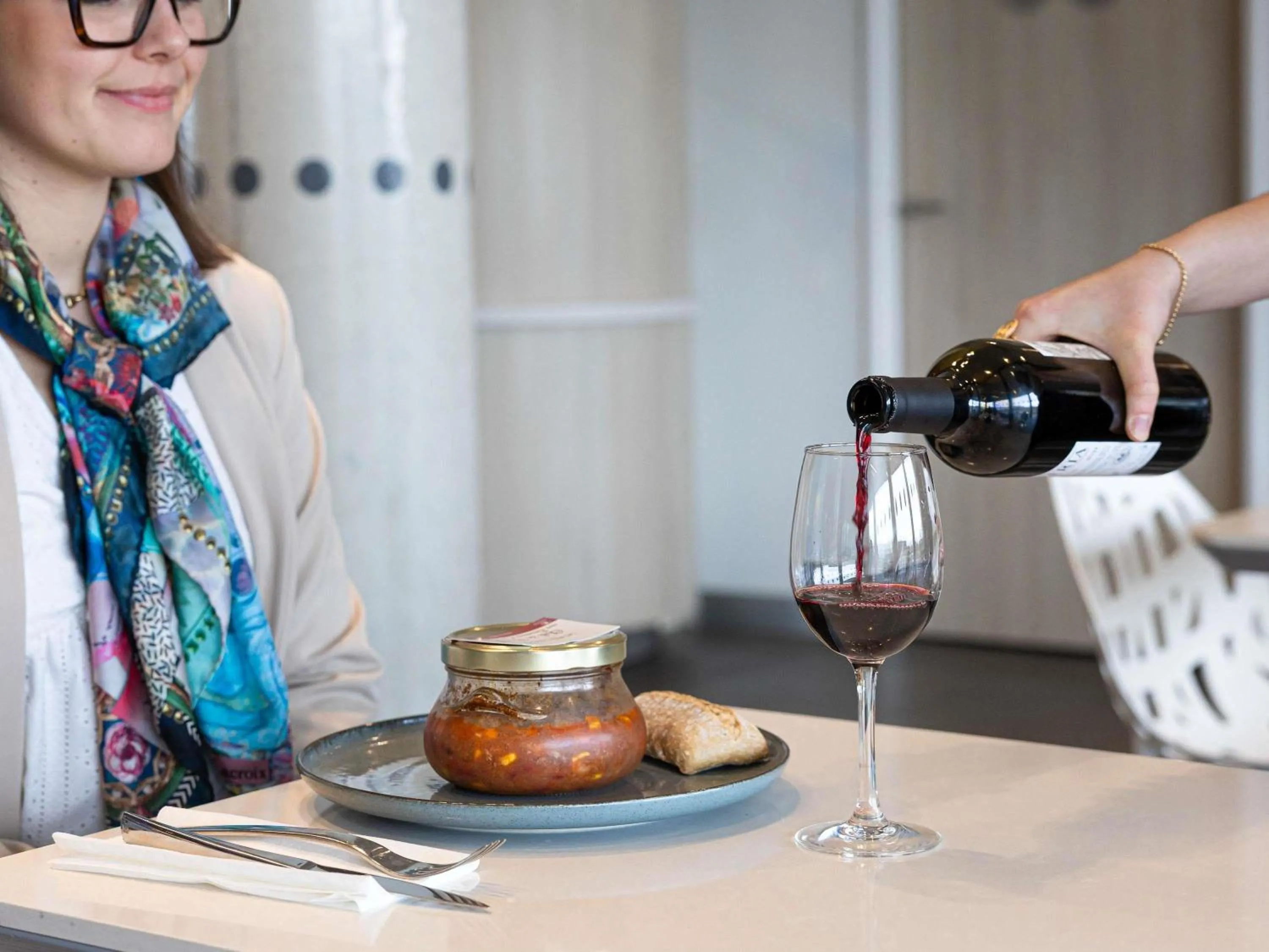 Lounge or bar in Mercure Toulouse Sud