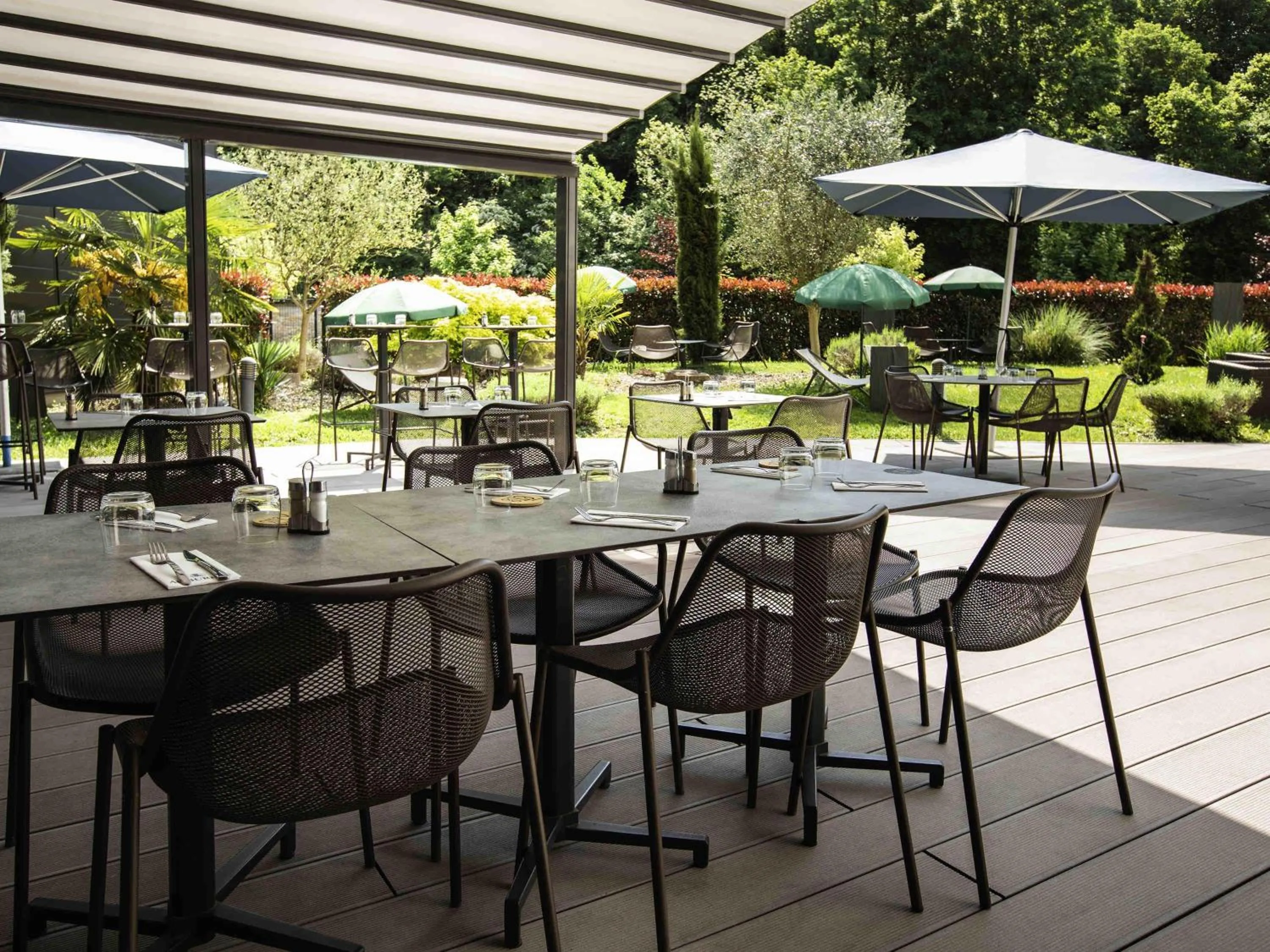 Lounge or bar in Mercure Belfort Centre