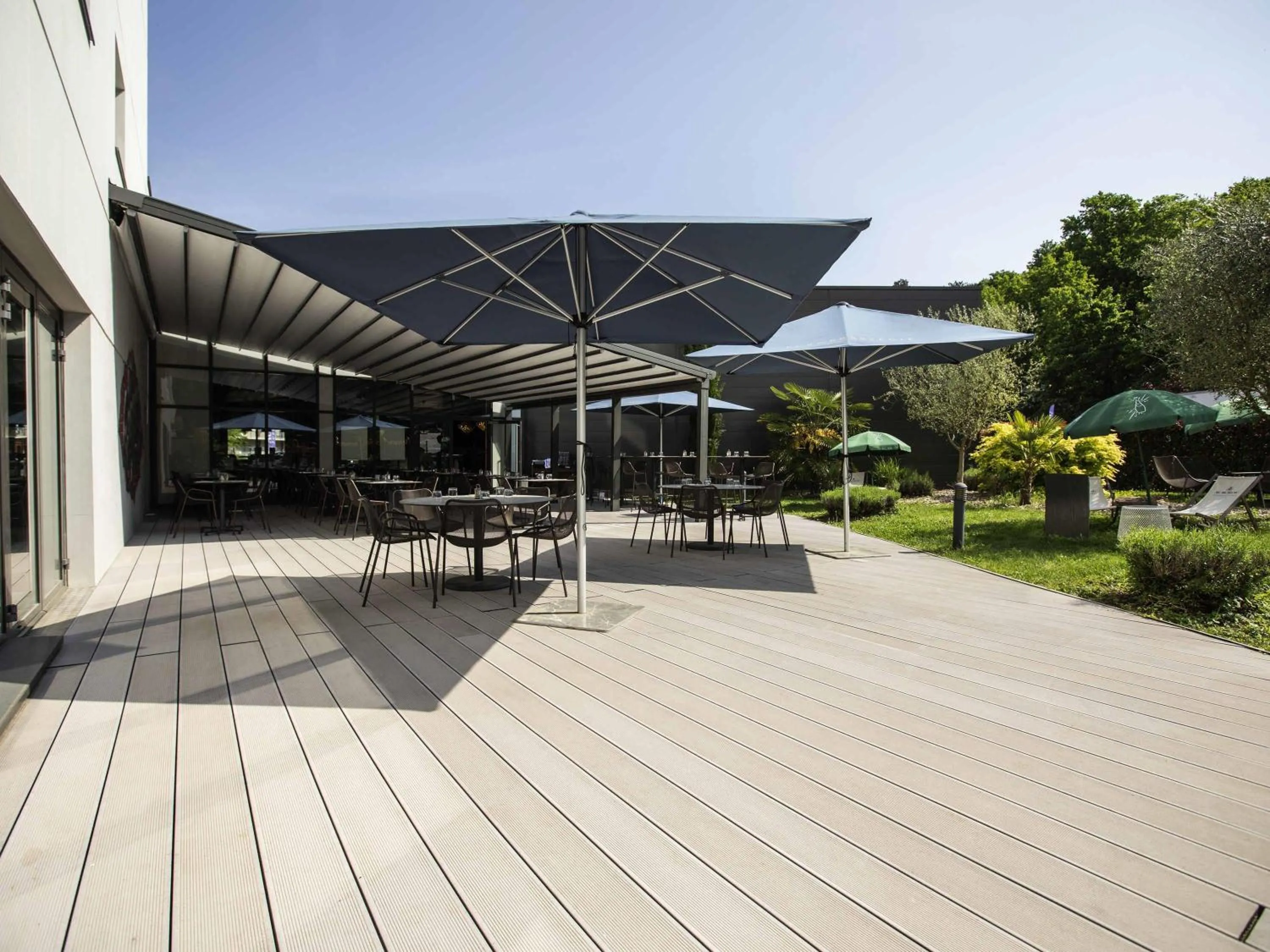 Lounge or bar in Mercure Belfort Centre