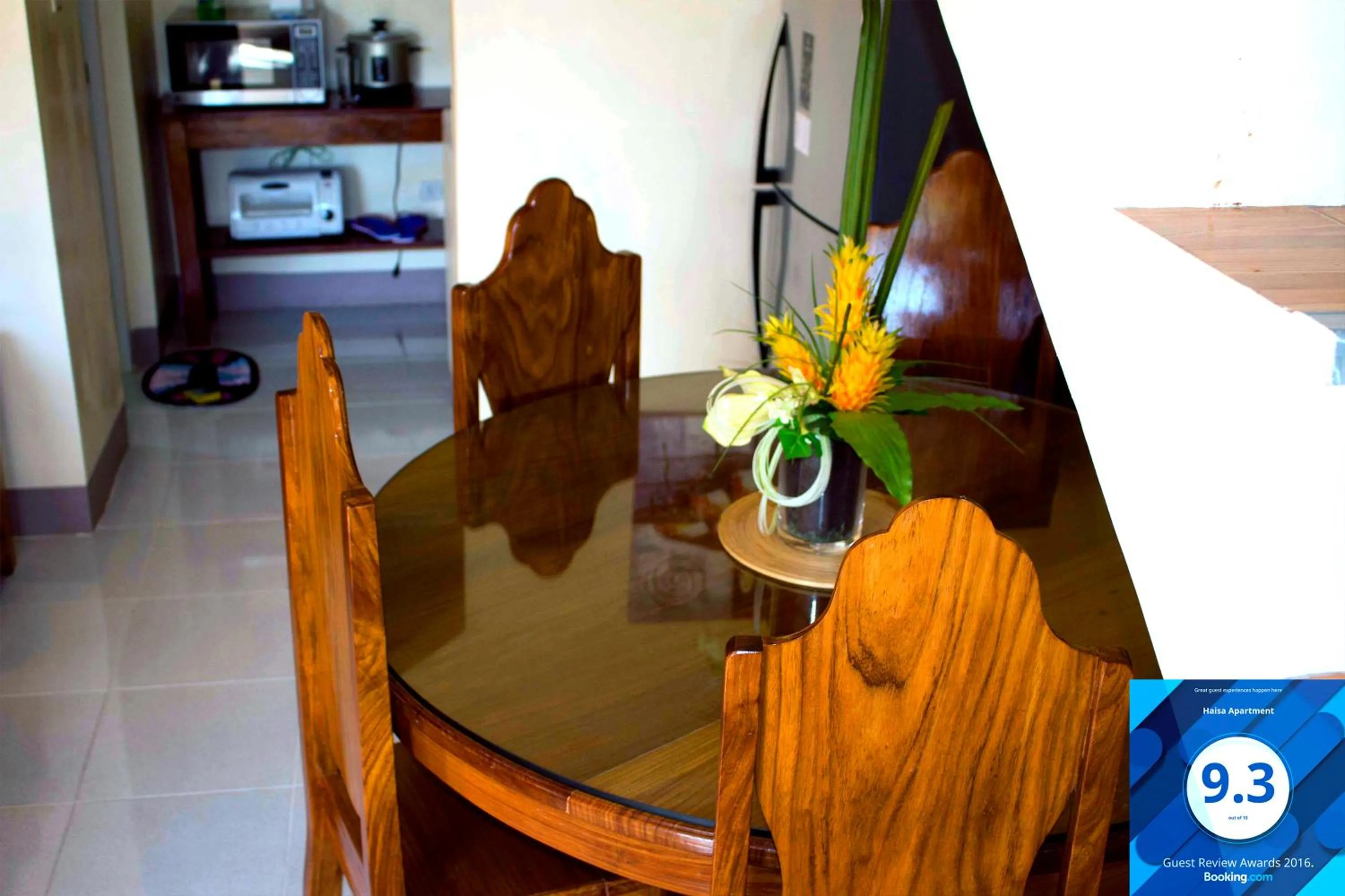 Dining area in Haisa Apartment