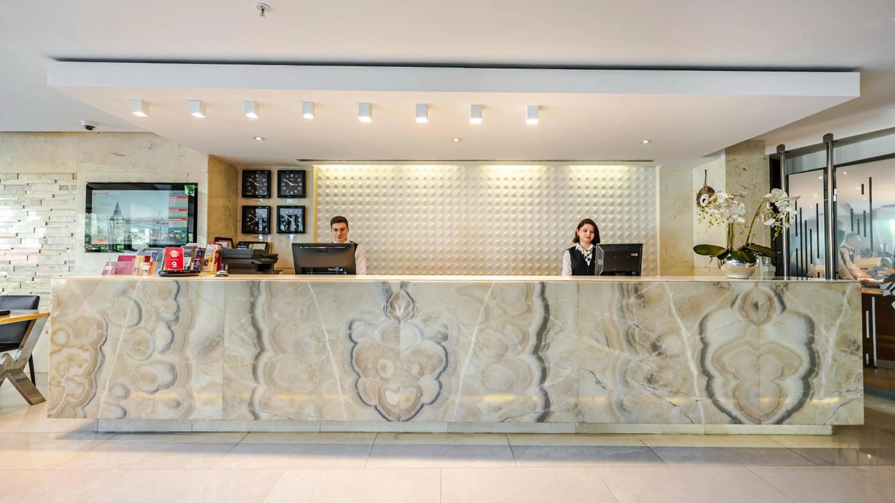 Lobby or reception in Kent Hotel