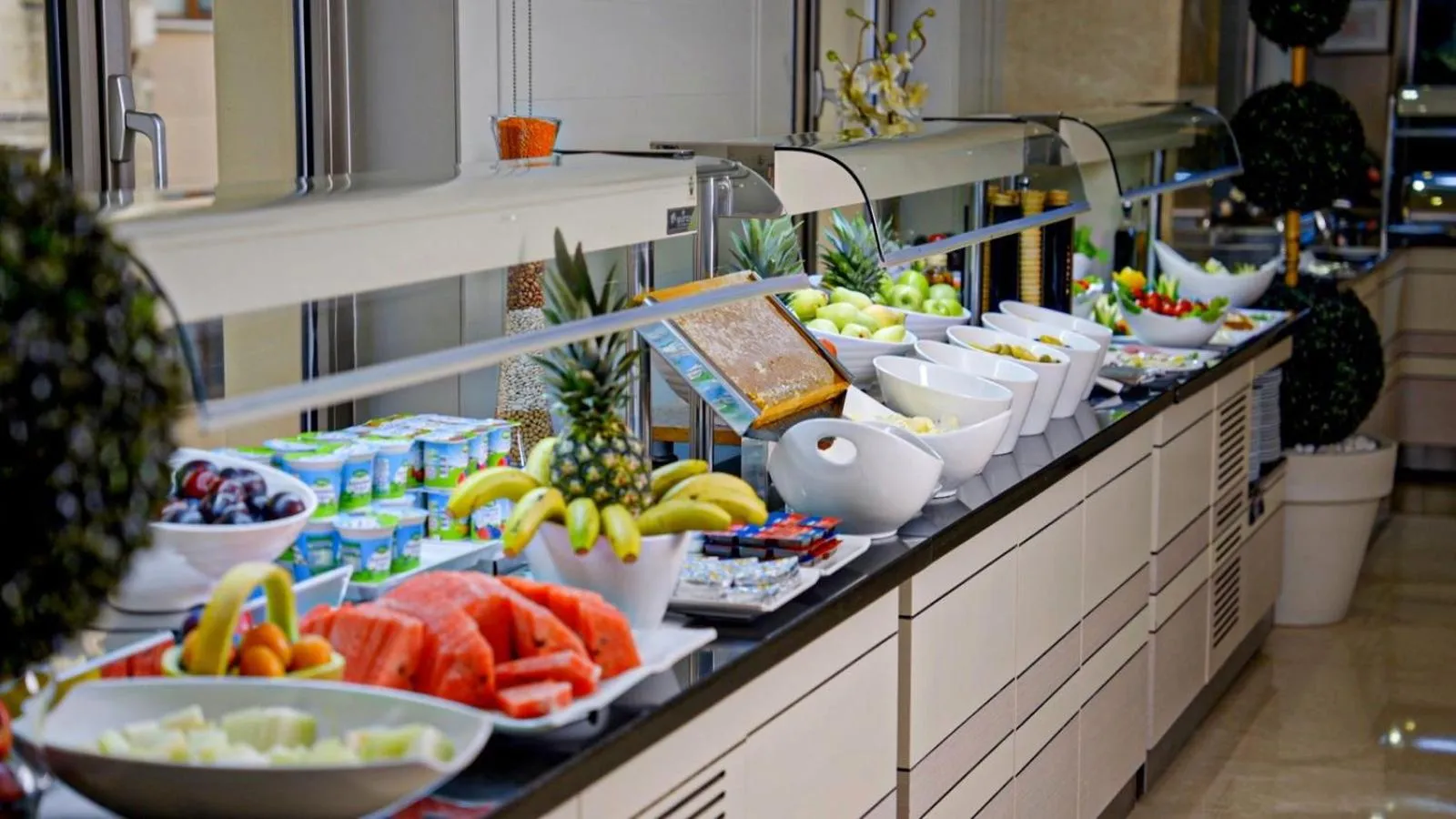 Food and drinks in Kent Hotel