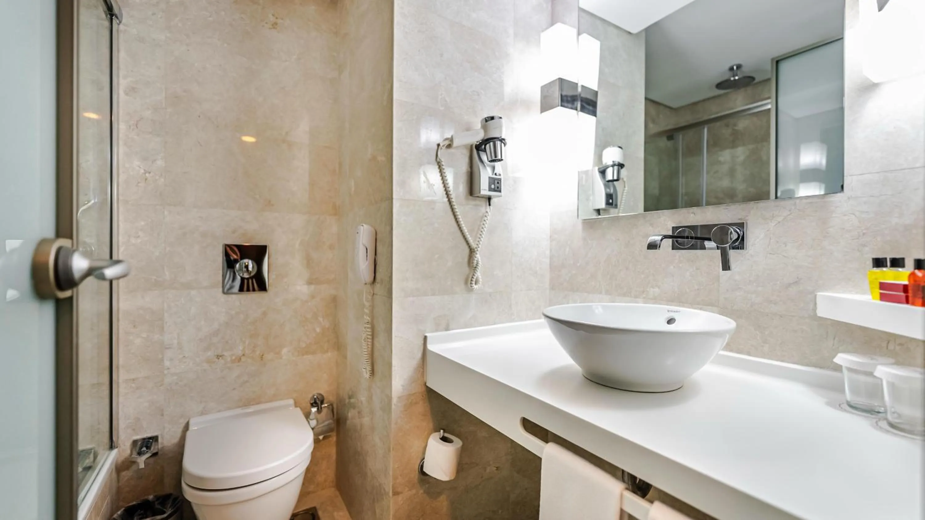 Shower in Kent Hotel