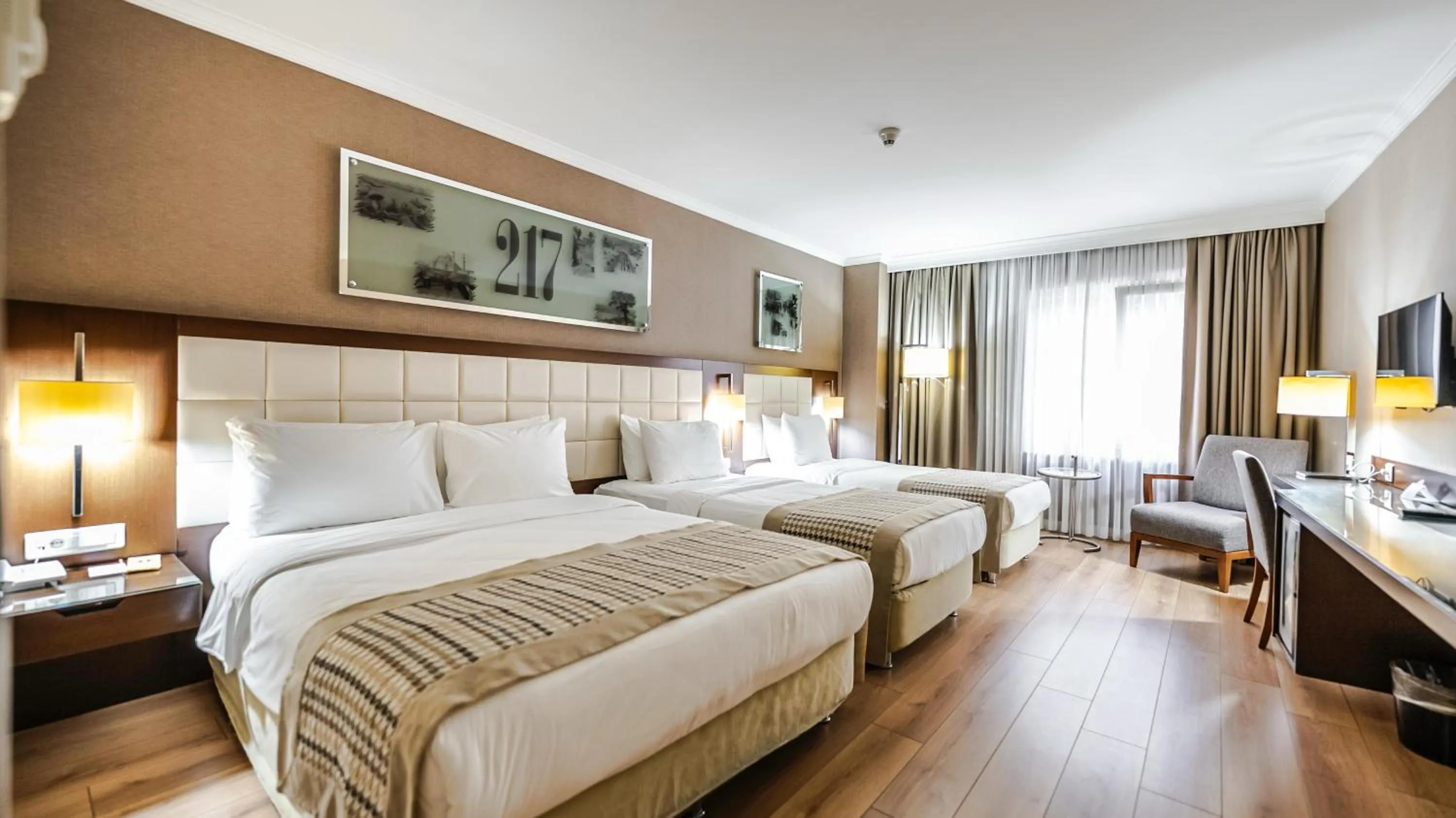 Photo of the whole room, Bed in Kent Hotel Beyazıt
