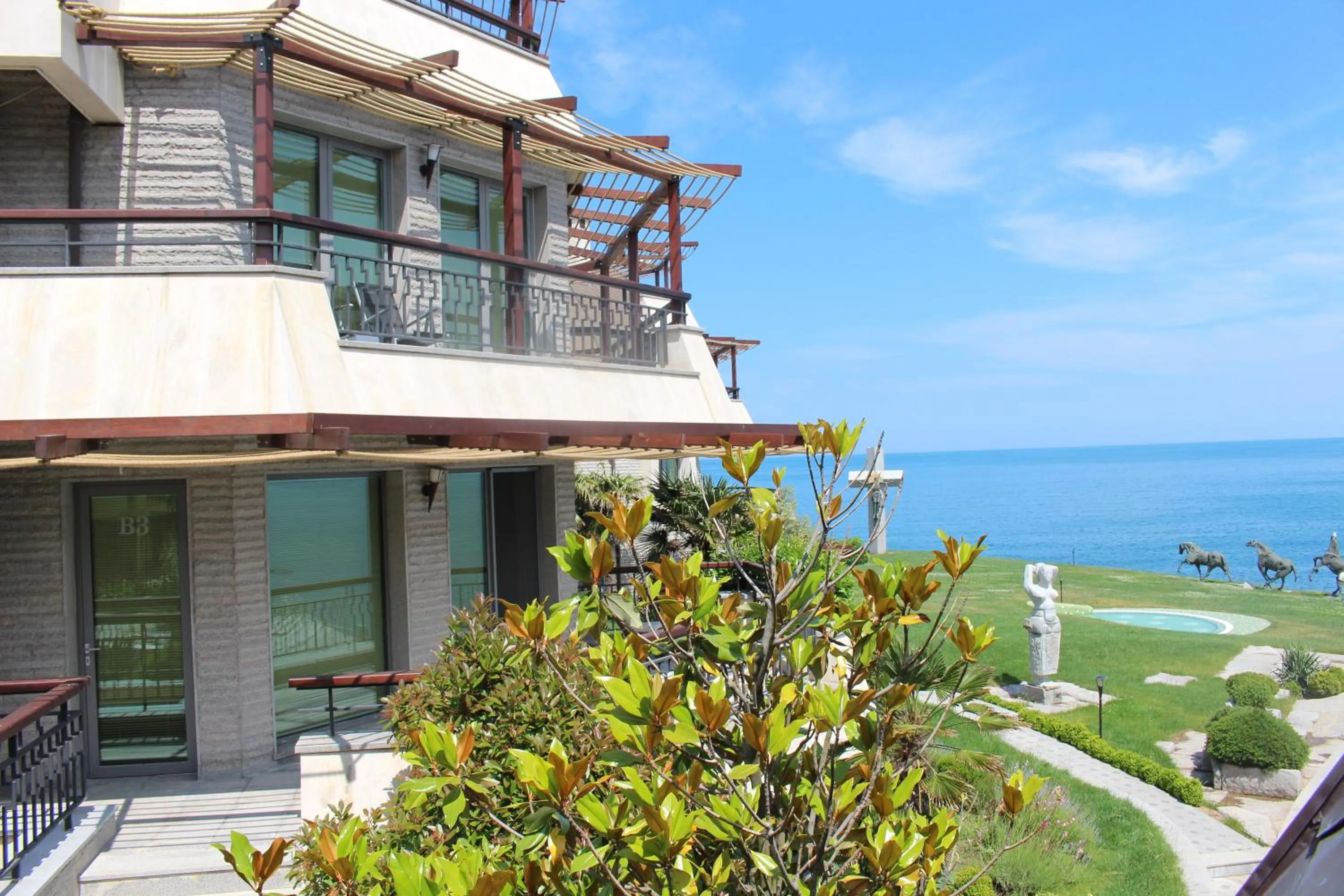 Patio in Art Complex Anel