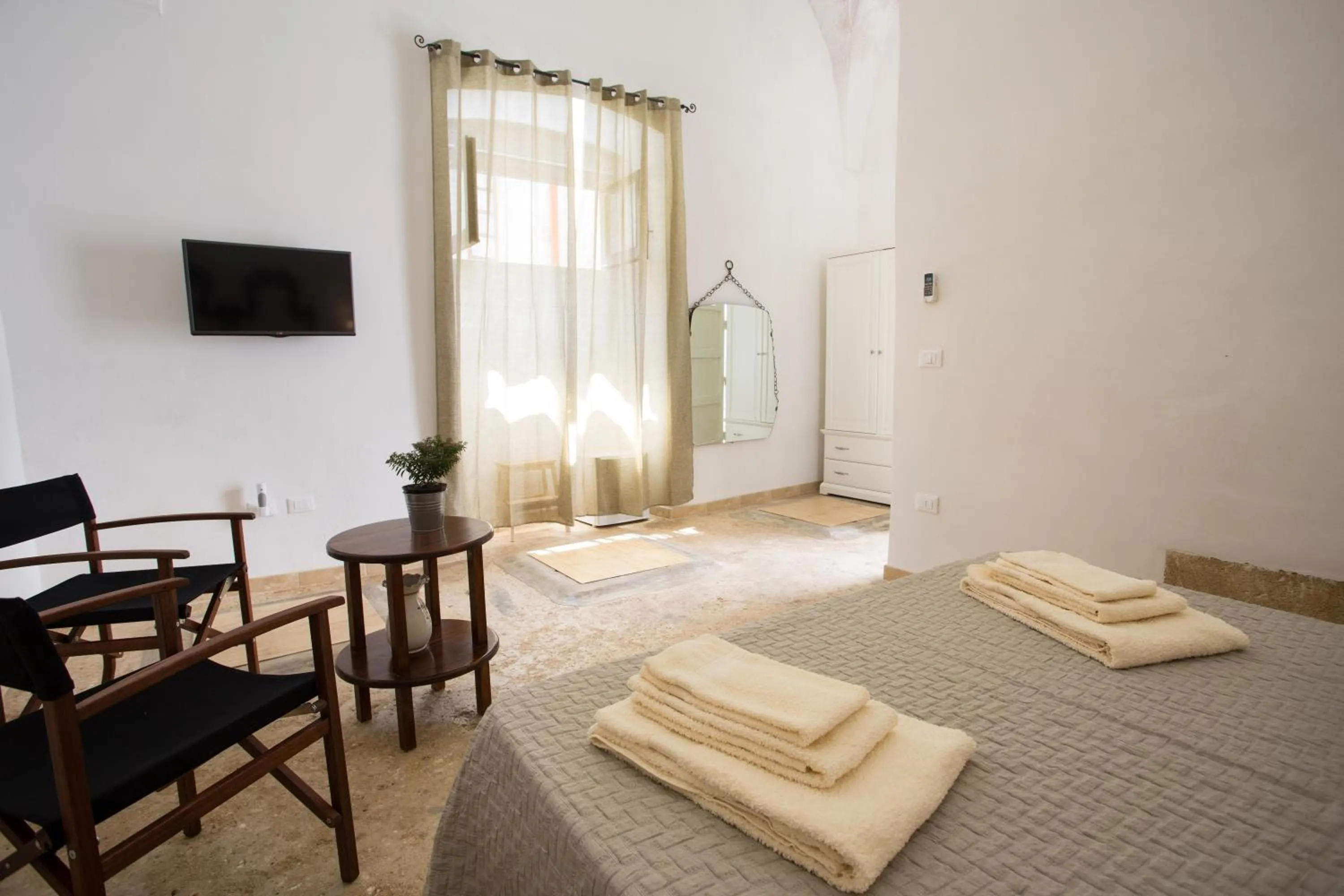 Photo of the whole room, Bed in Giardino Nascosto
