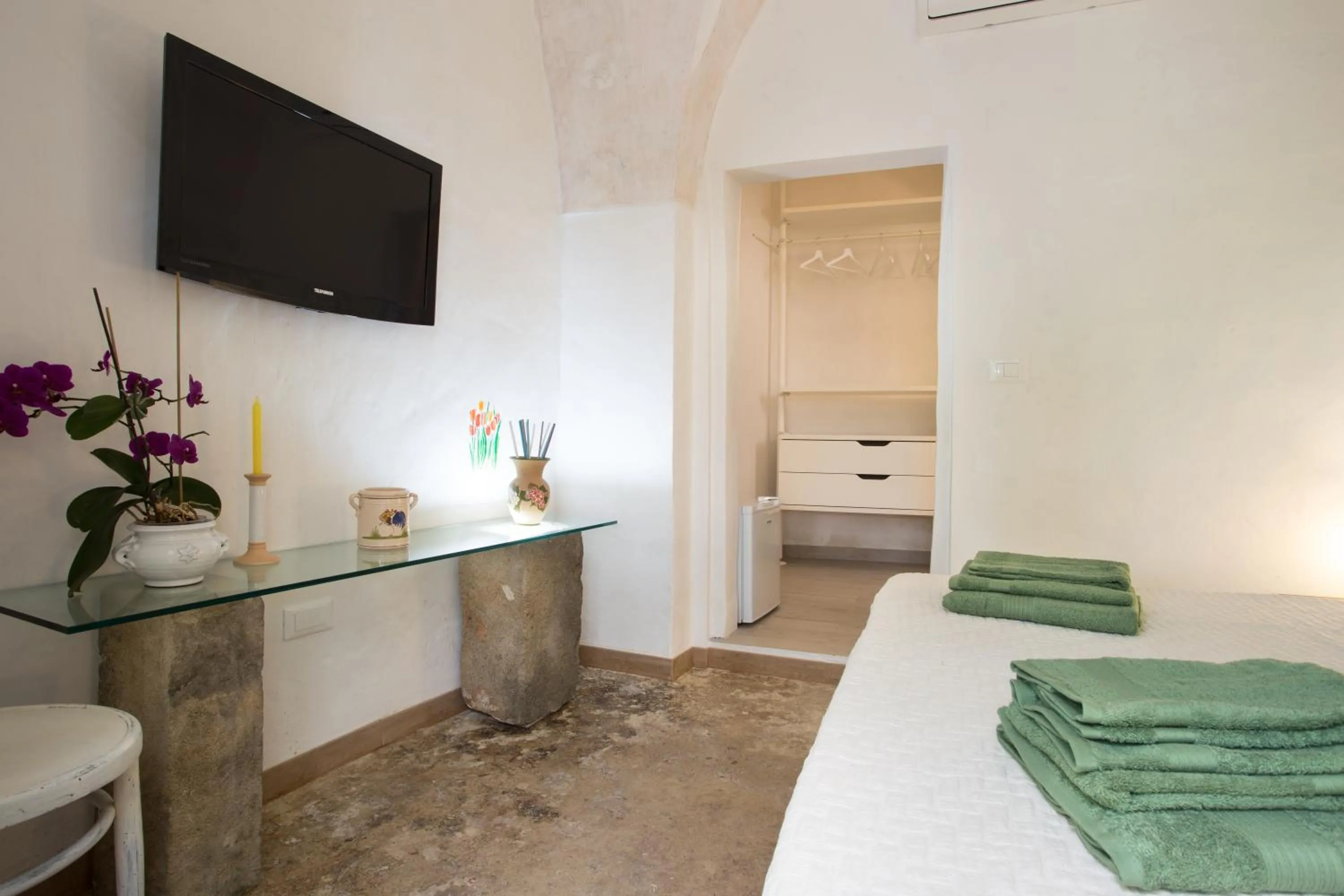 Photo of the whole room, Bed in Giardino Nascosto