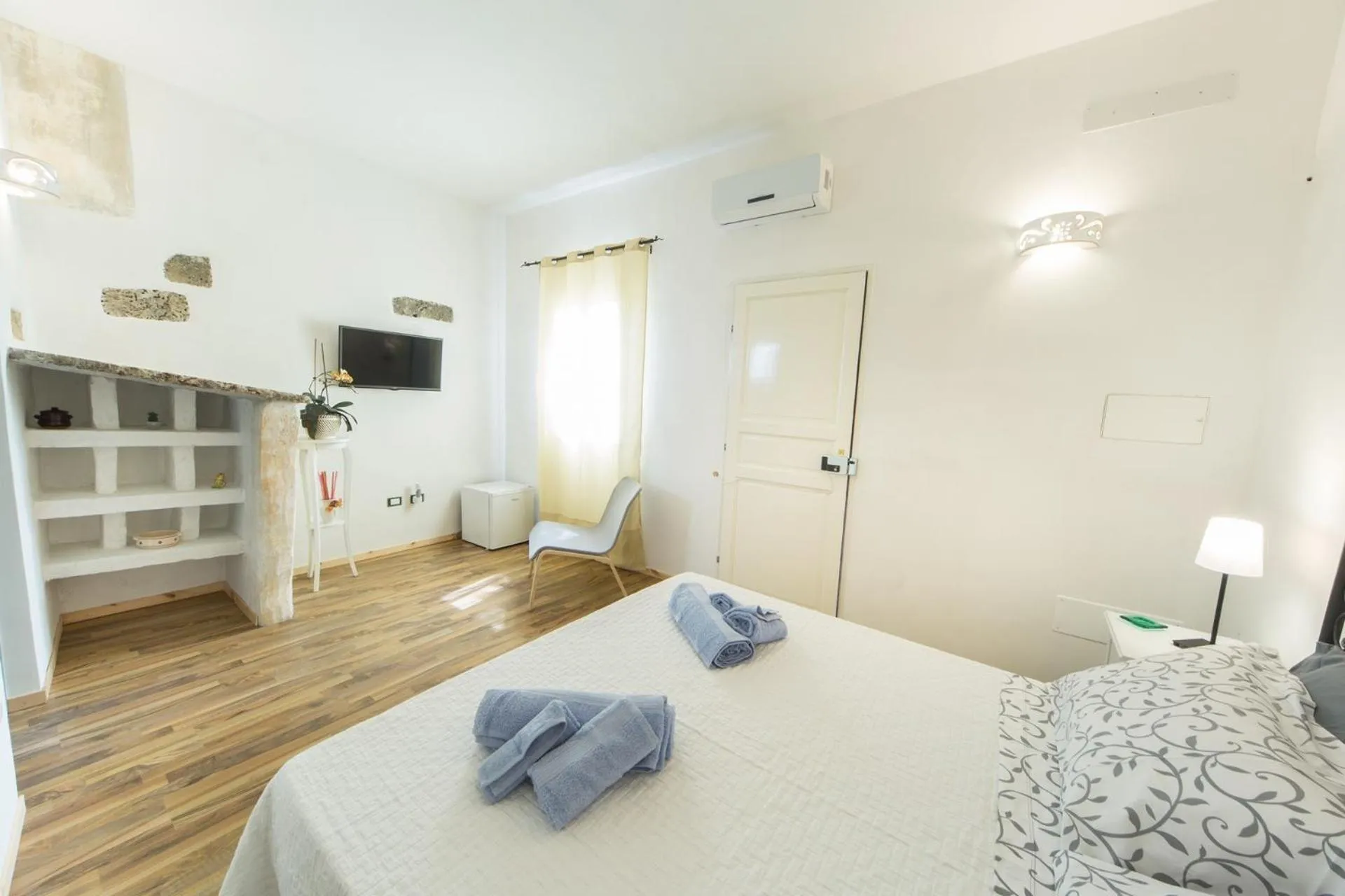 Photo of the whole room, Bed in Giardino Nascosto