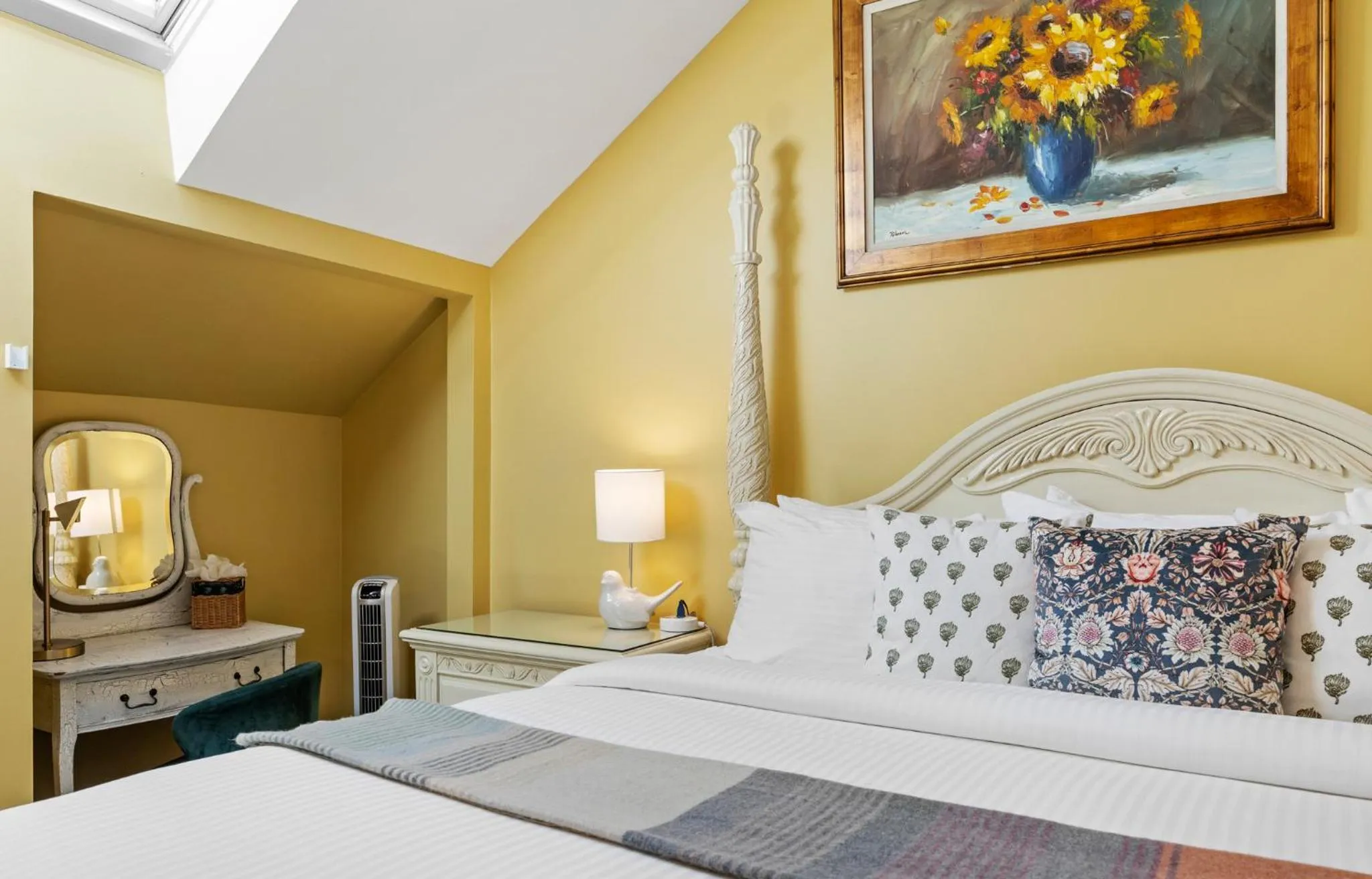 Bed in Hartstone Inn