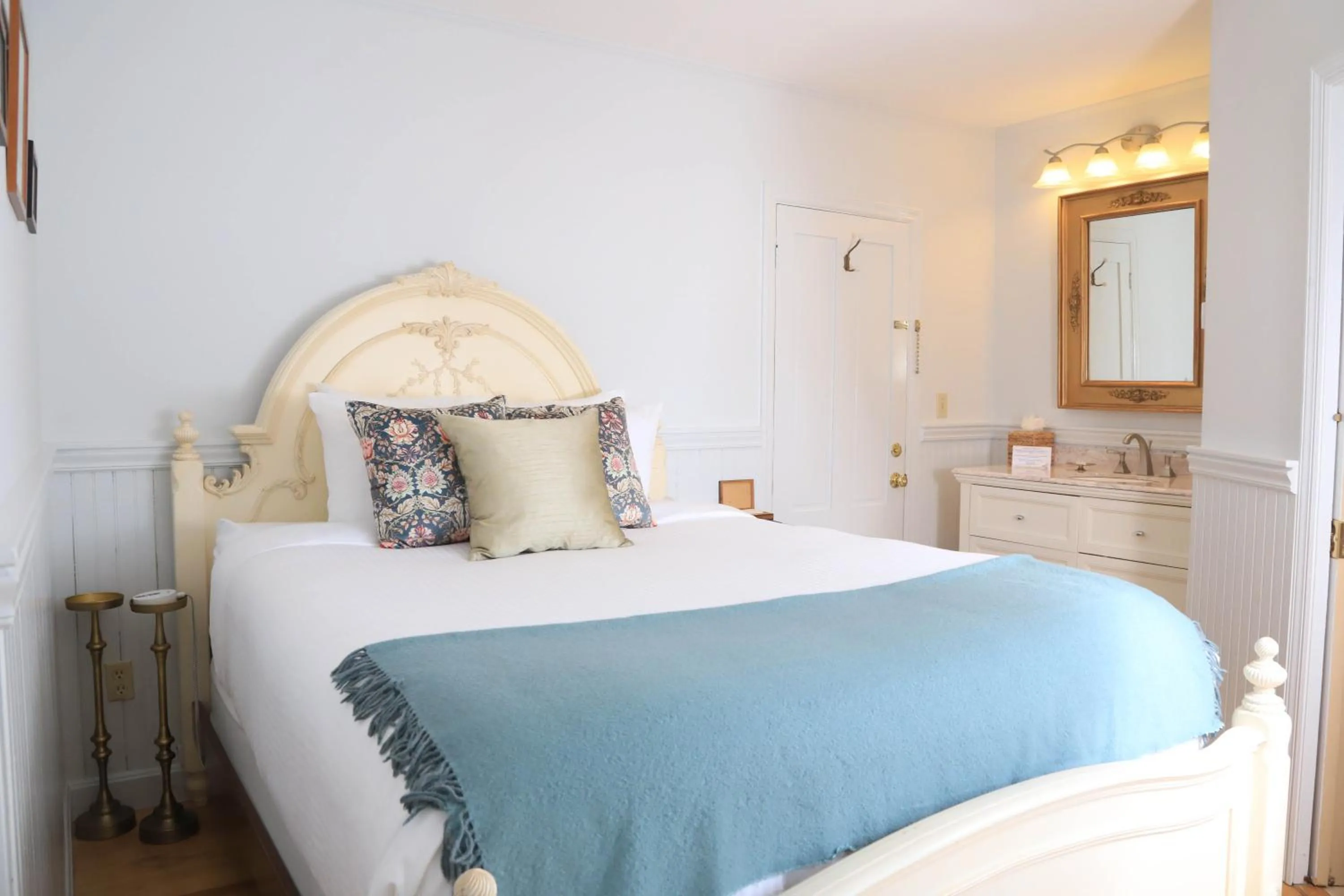 Photo of the whole room, Bed in Hartstone Inn