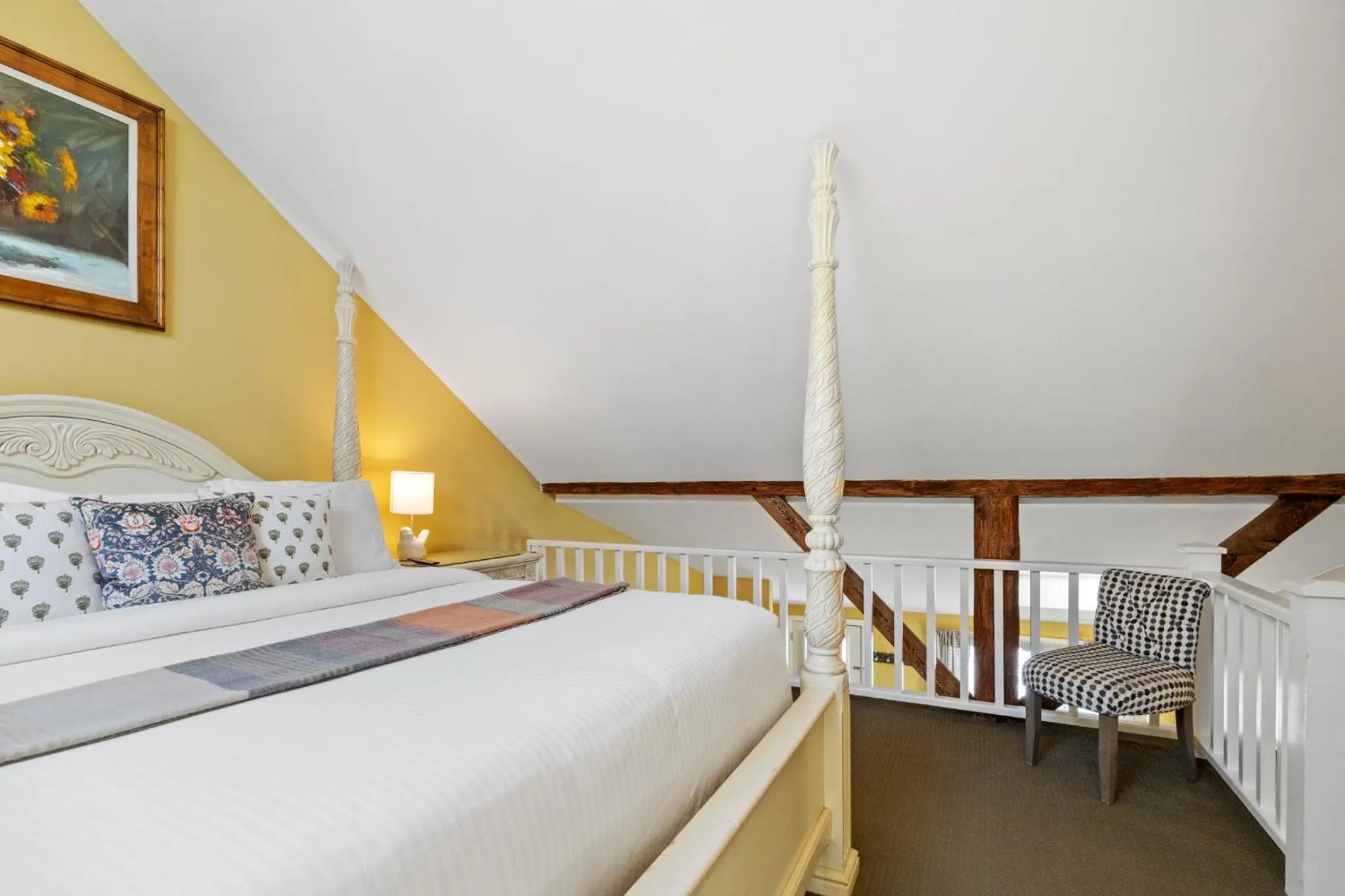 Bed in Hartstone Inn