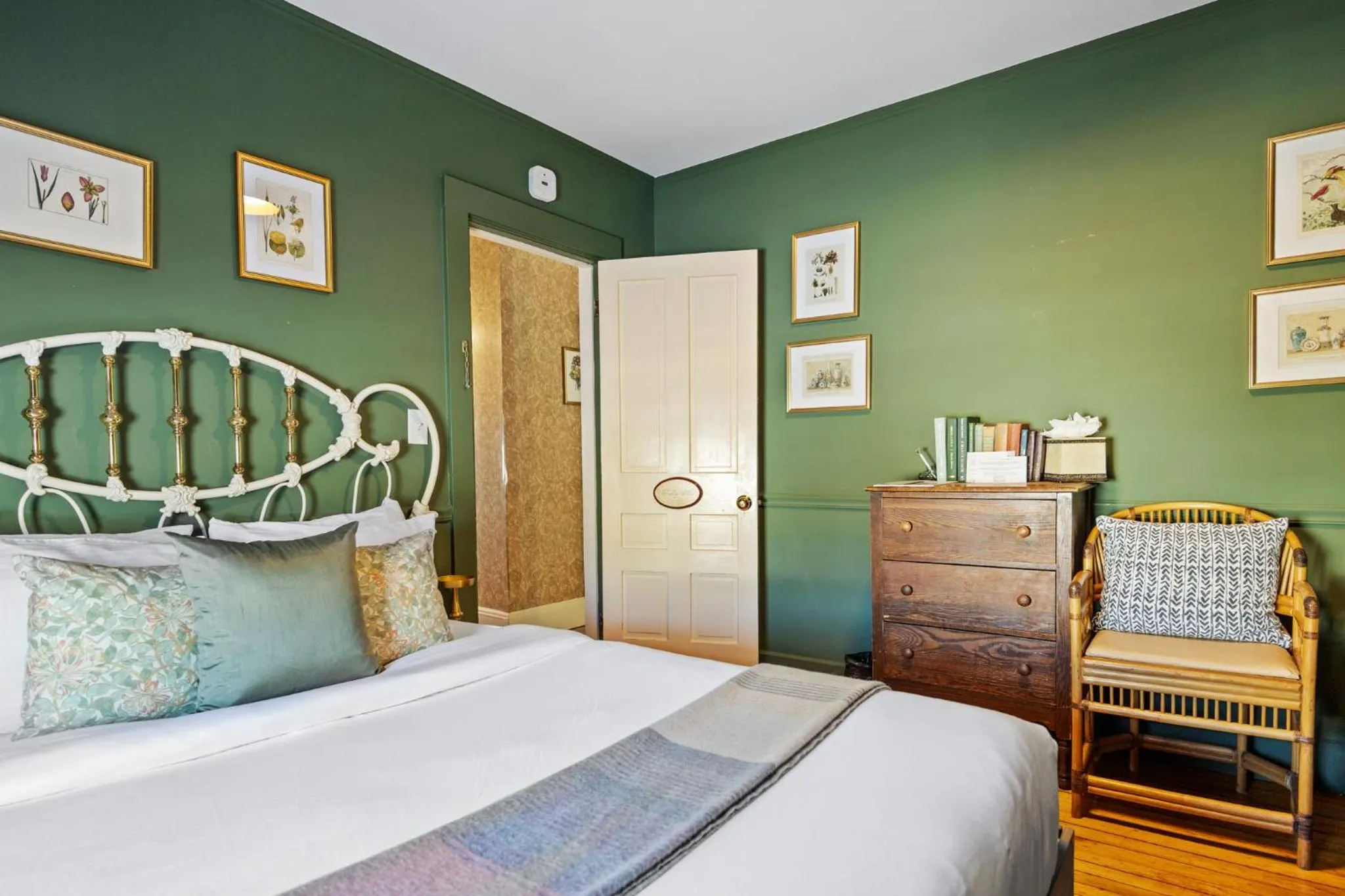 Bed in Hartstone Inn