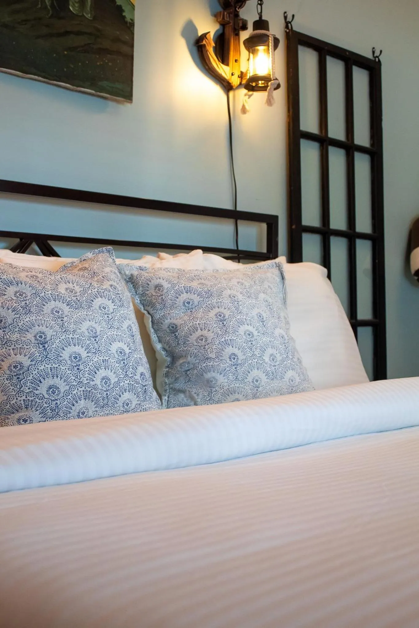 Bed in Hartstone Inn