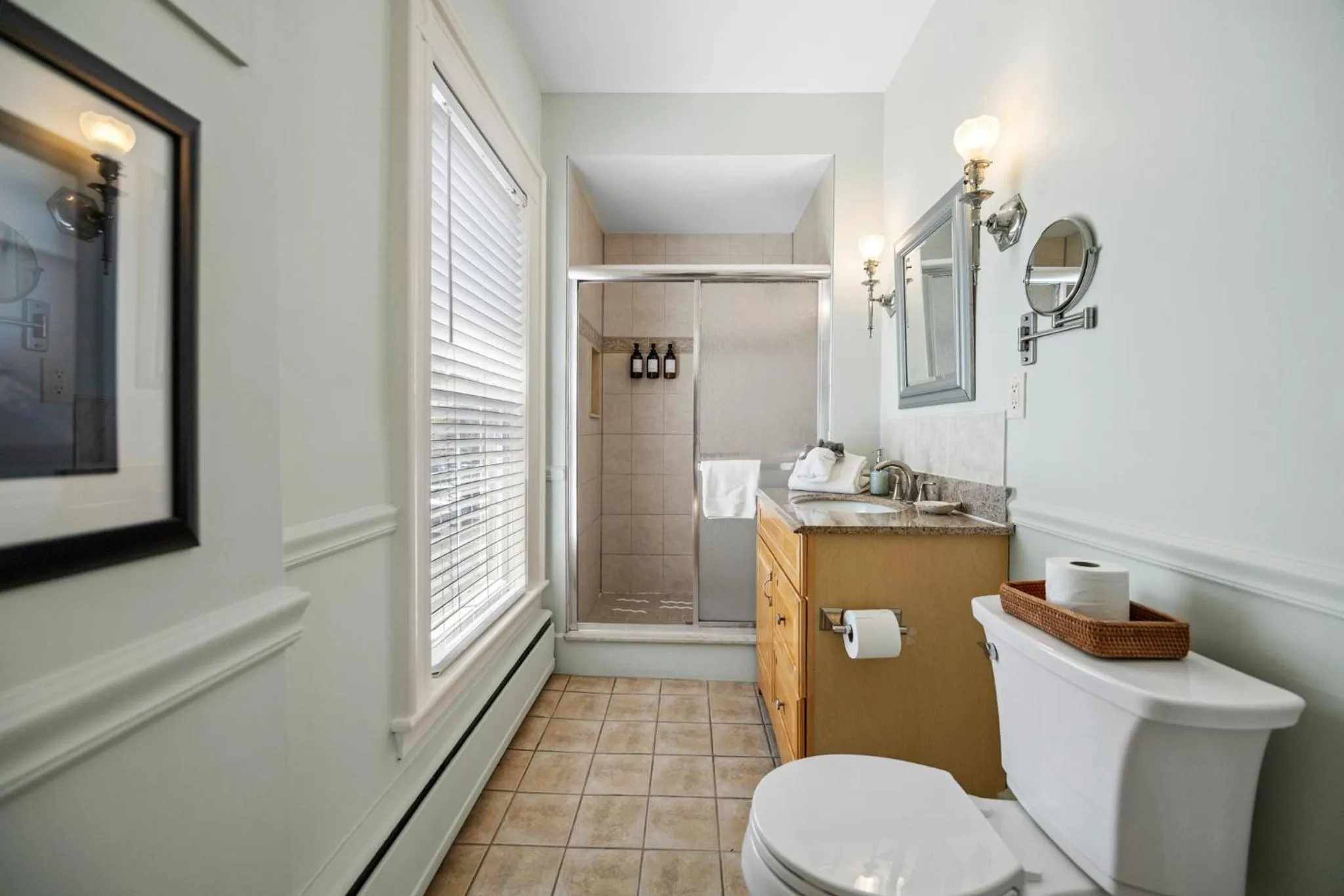 Toilet in Hartstone Inn