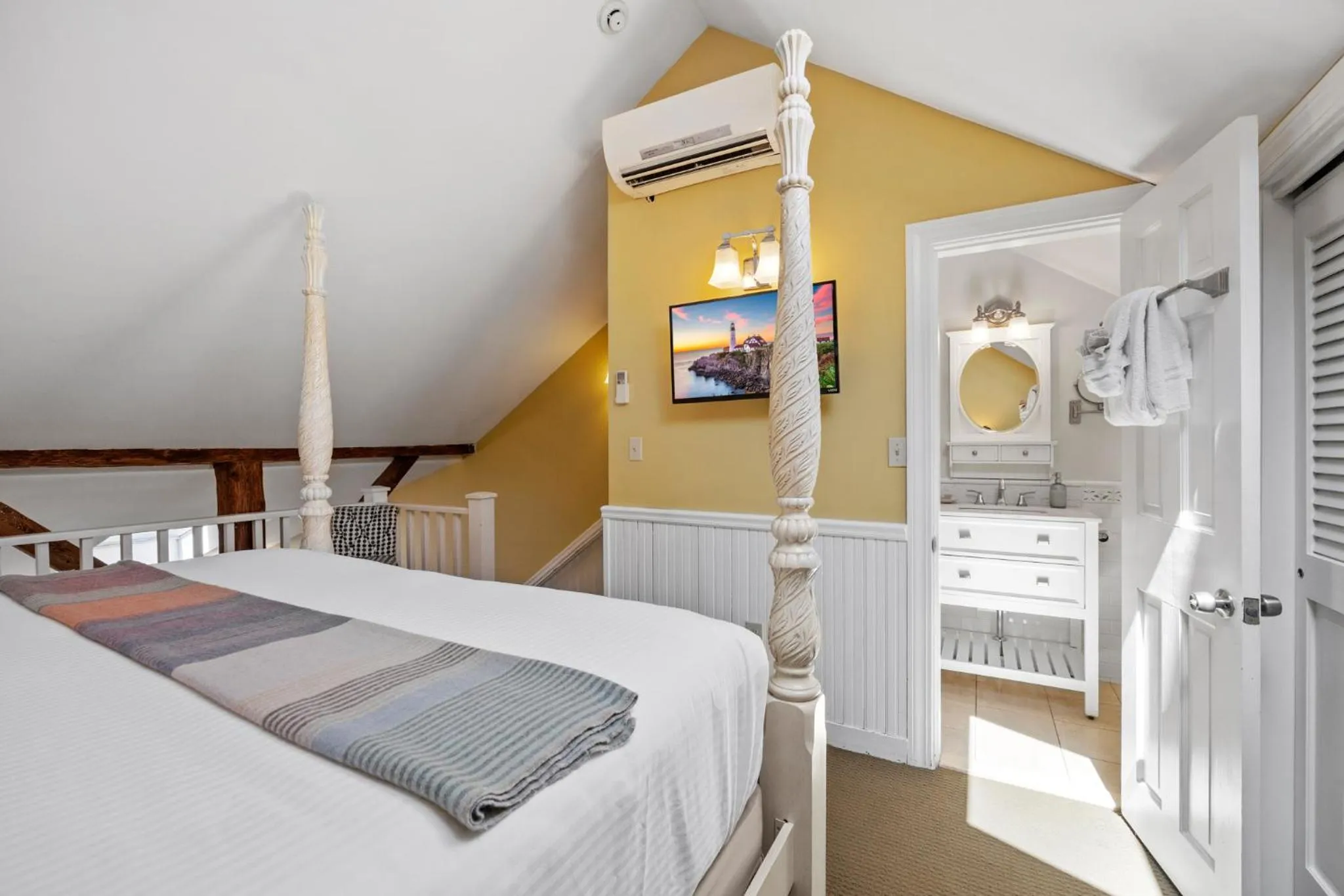 Bed in Hartstone Inn