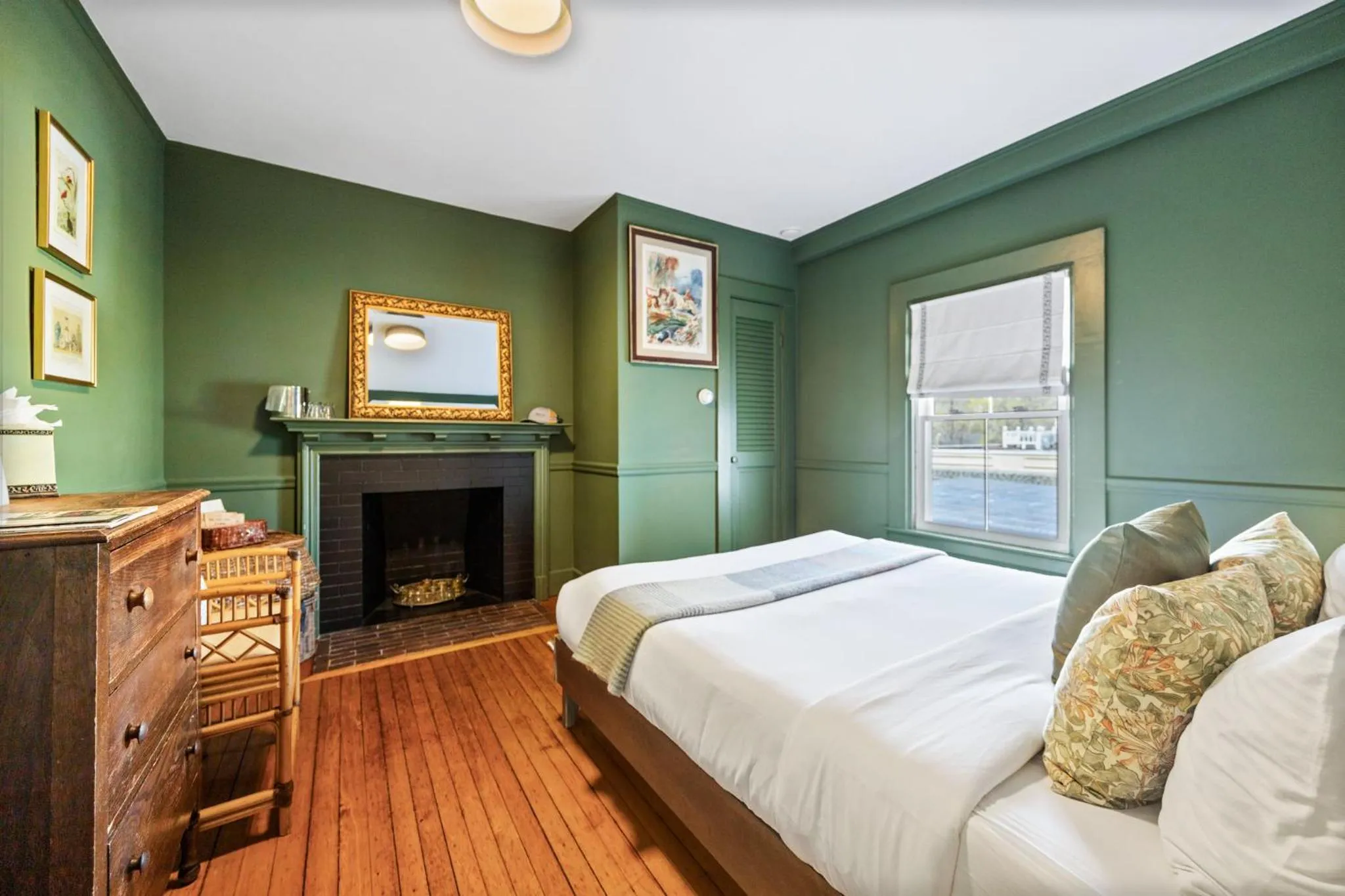 Bed in Hartstone Inn