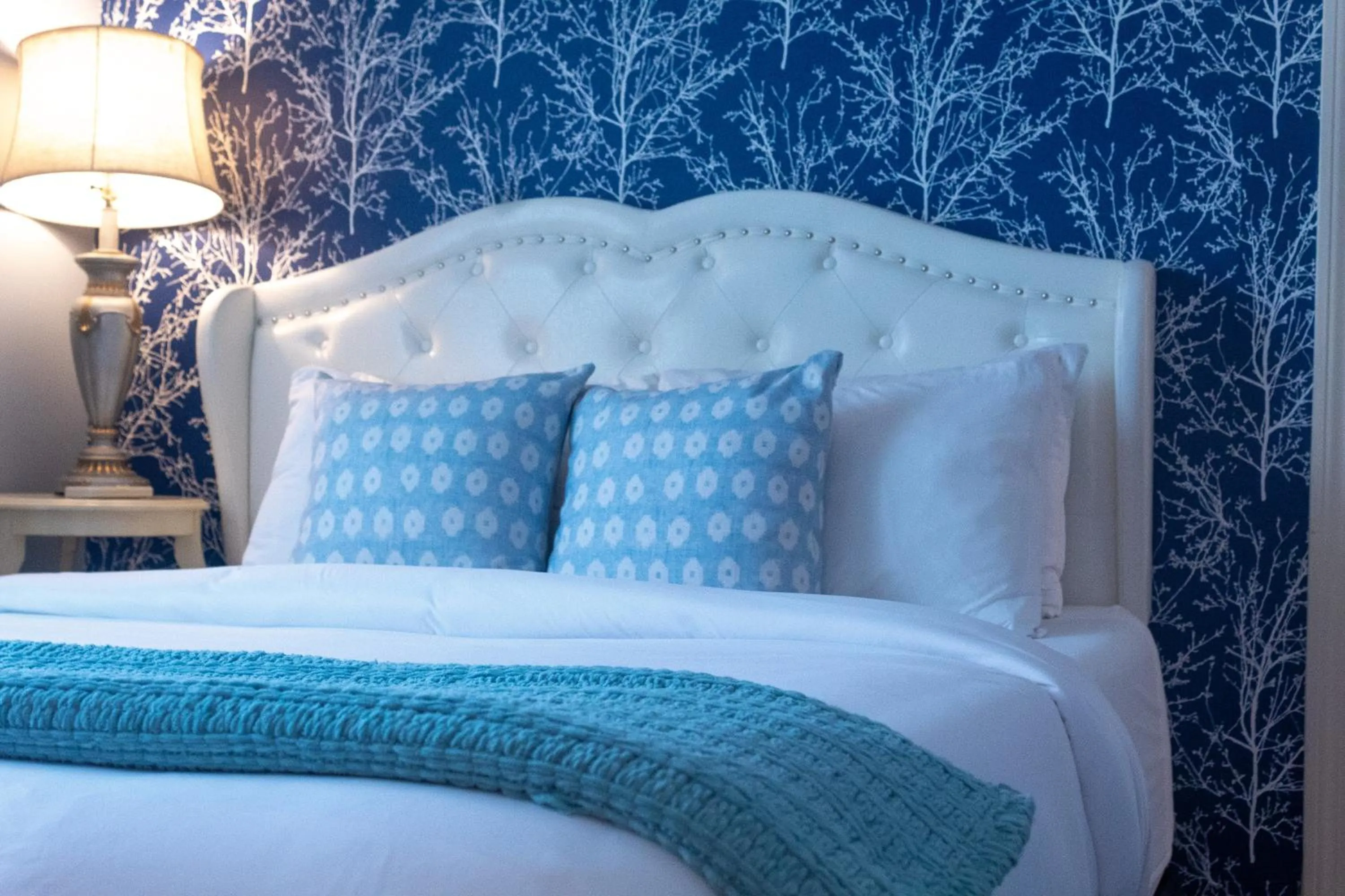 Bed in Hartstone Inn