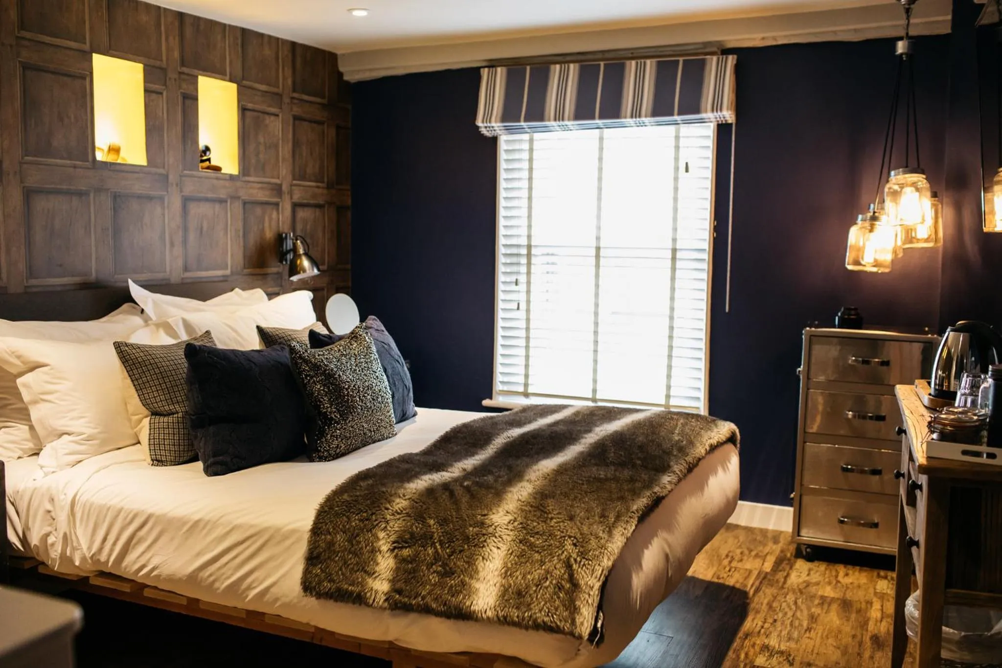 Bedroom, Bed in The Bull