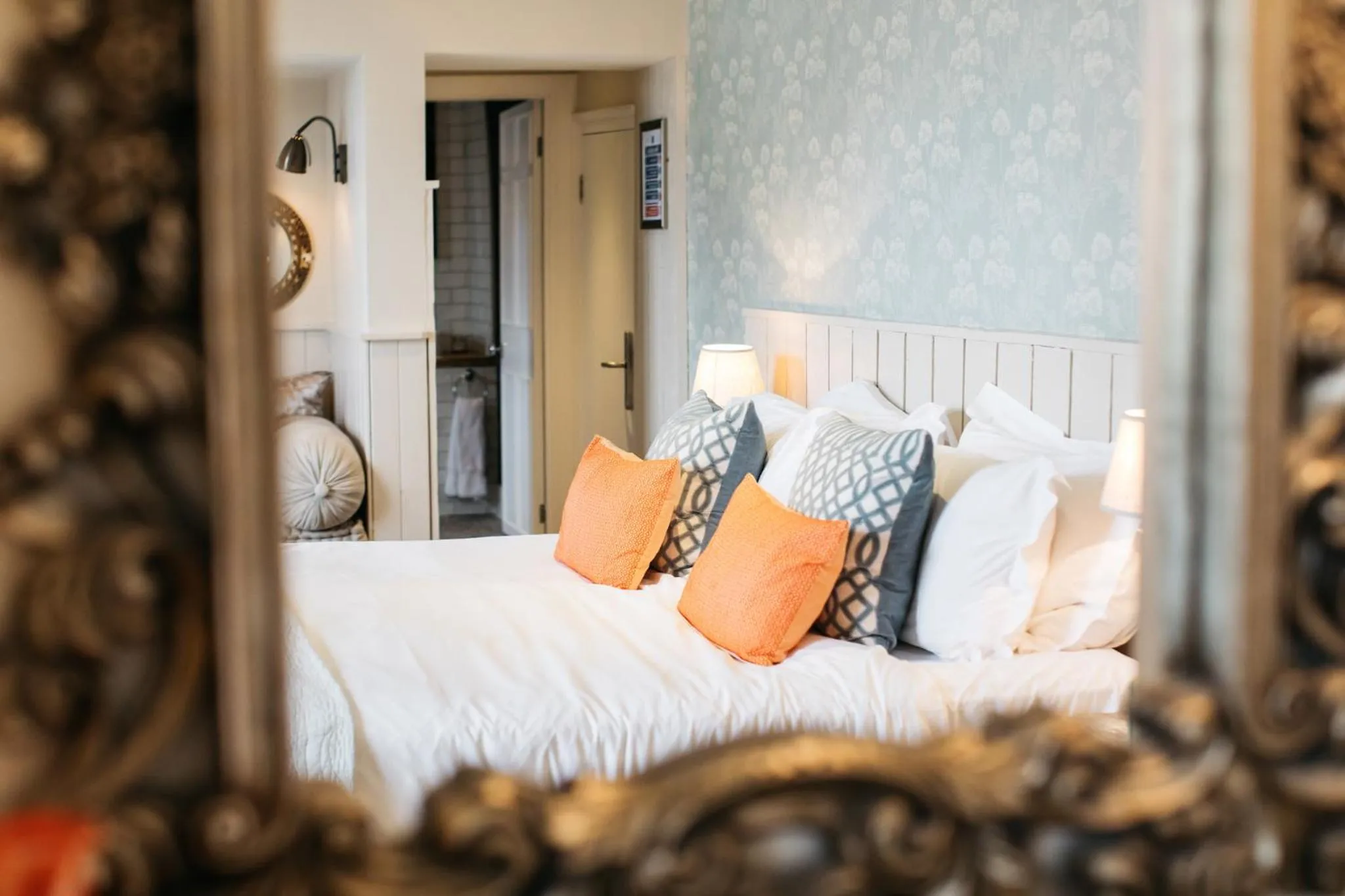 Bedroom, Bed in The Bull