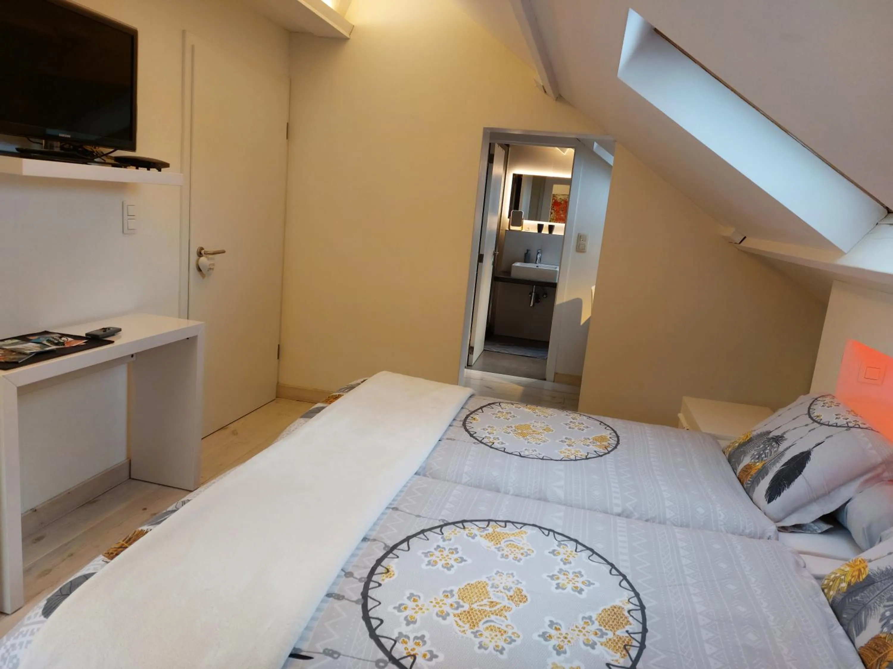 TV and multimedia, Bed in A L'inattendue