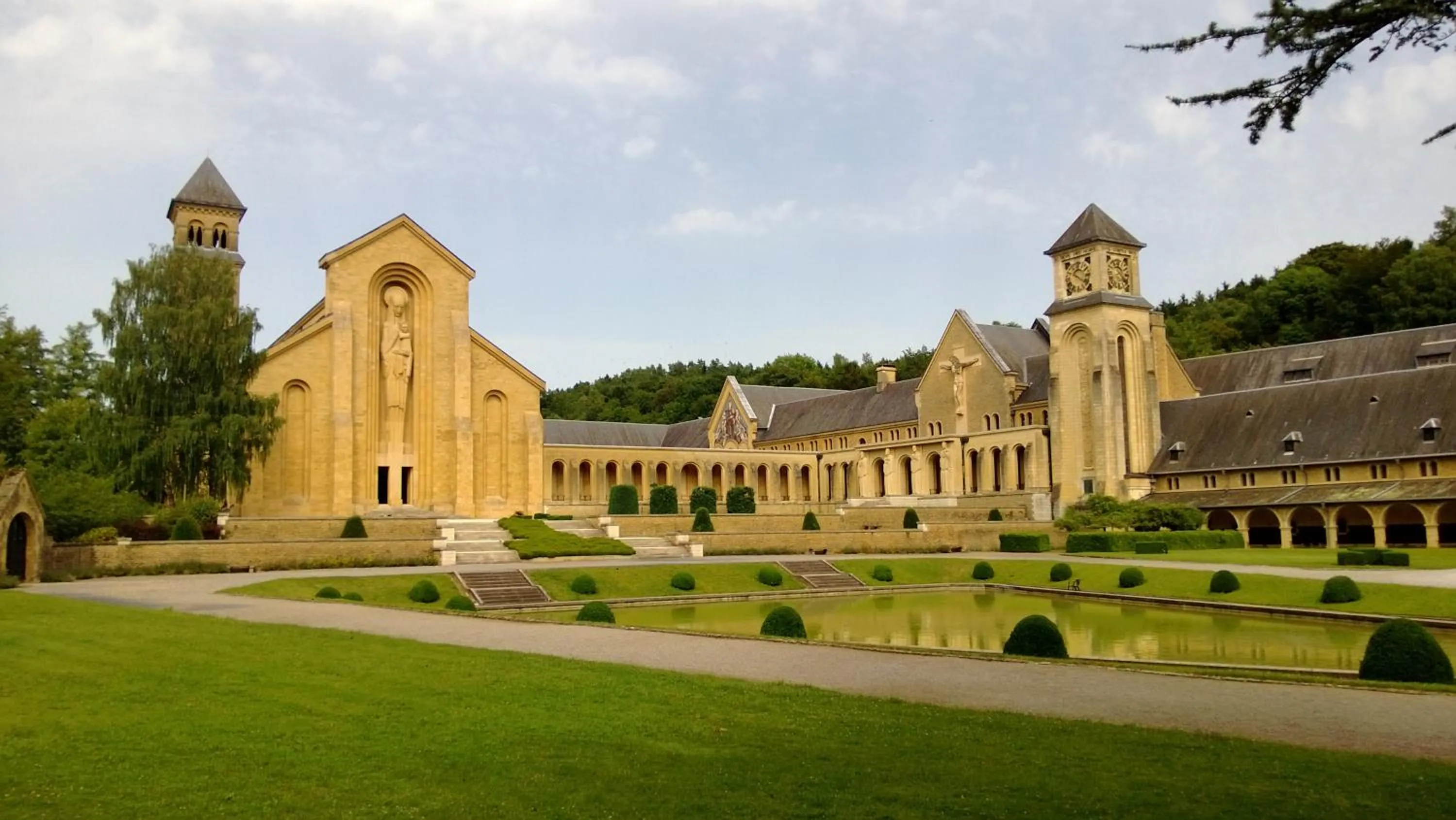 Nearby landmark in A L'inattendue