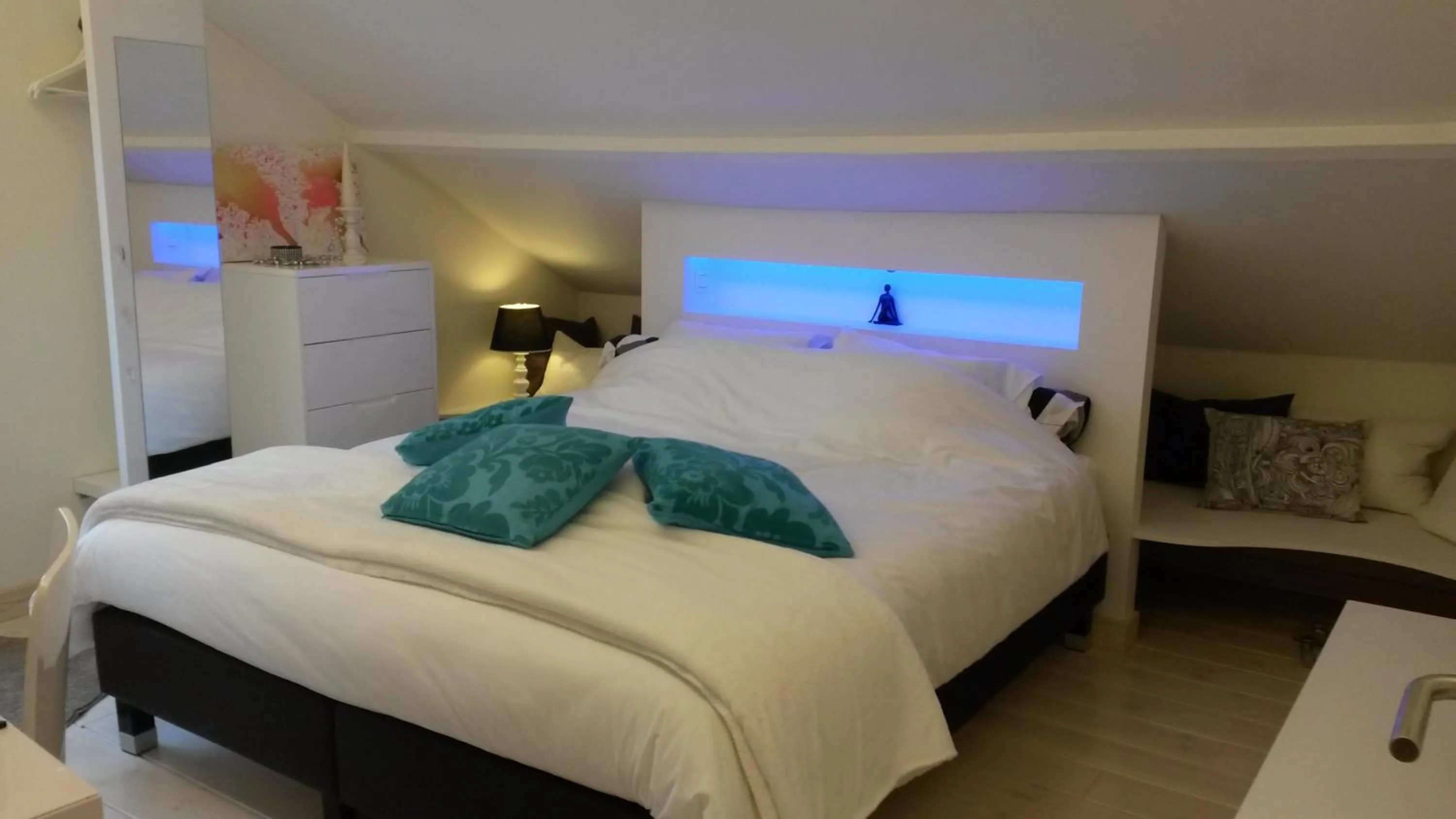 Bed in A L'inattendue