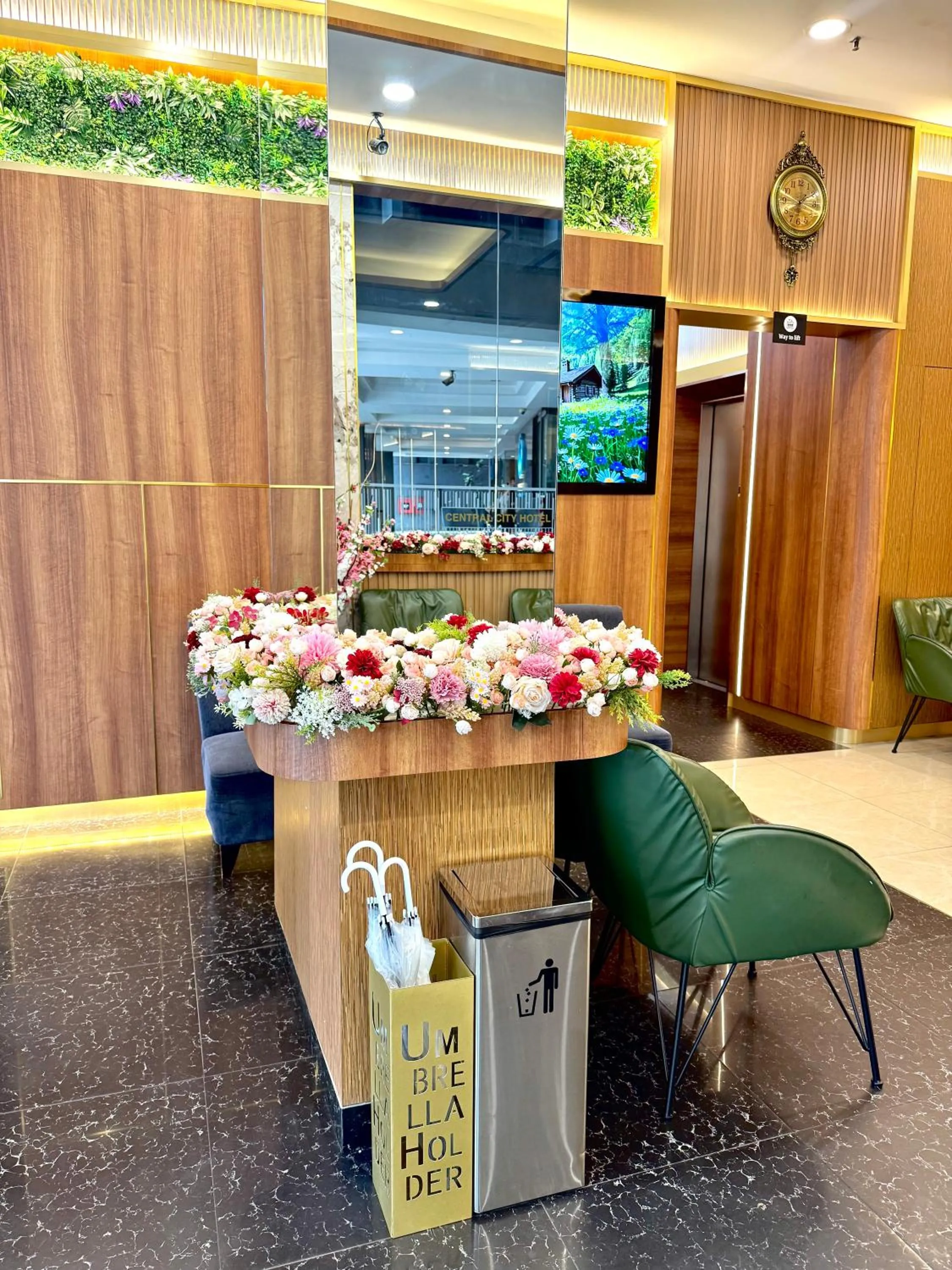 TV and multimedia in Central City Hotel at Chinatown