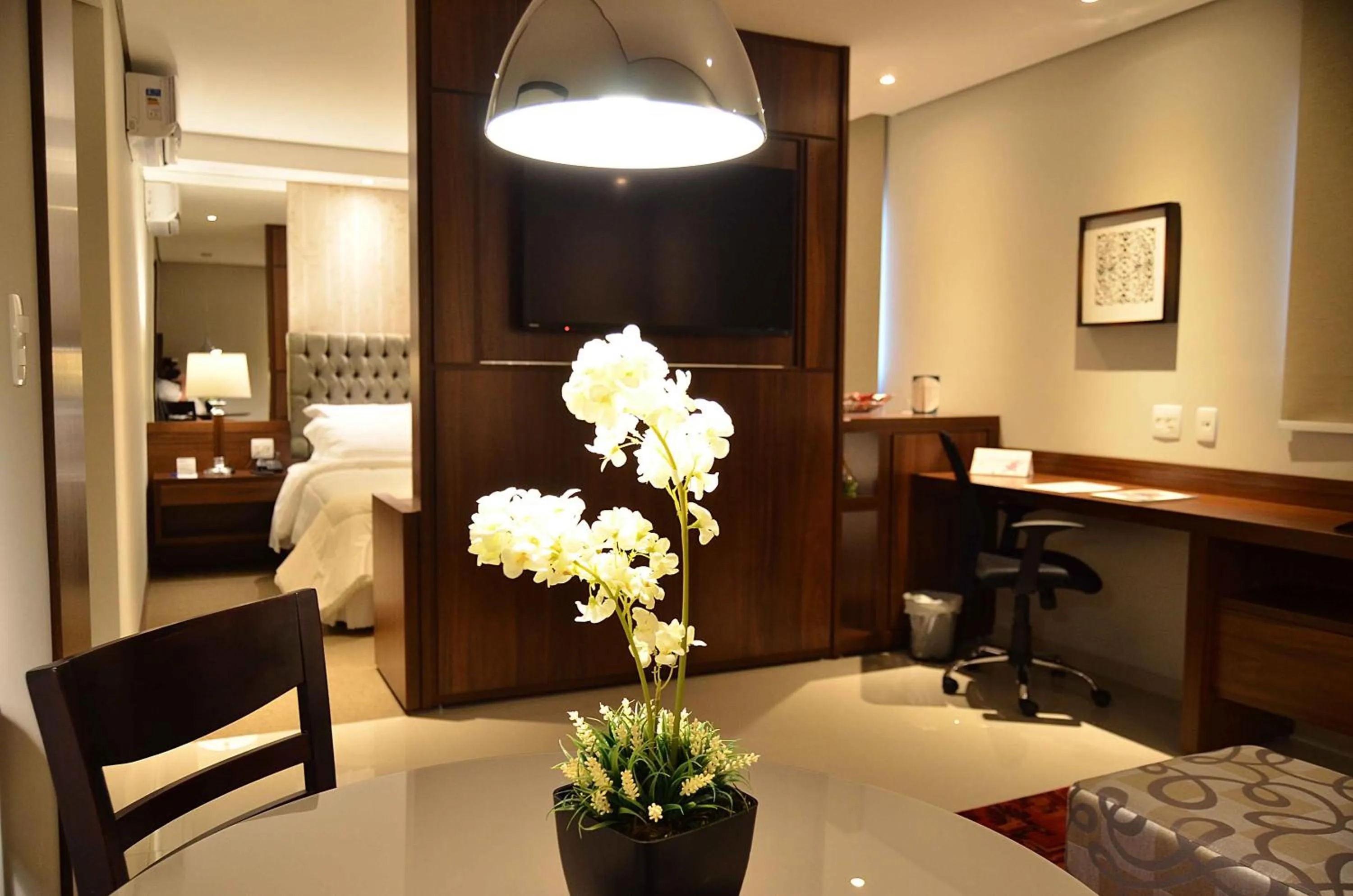 Seating area in Hotel Matão By Mercure