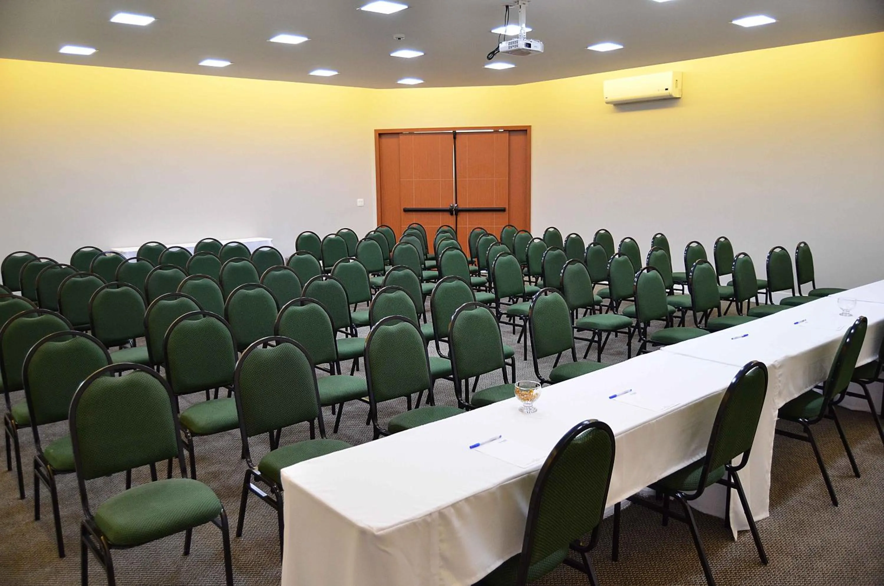 Meeting/conference room in Hotel Matão By Mercure