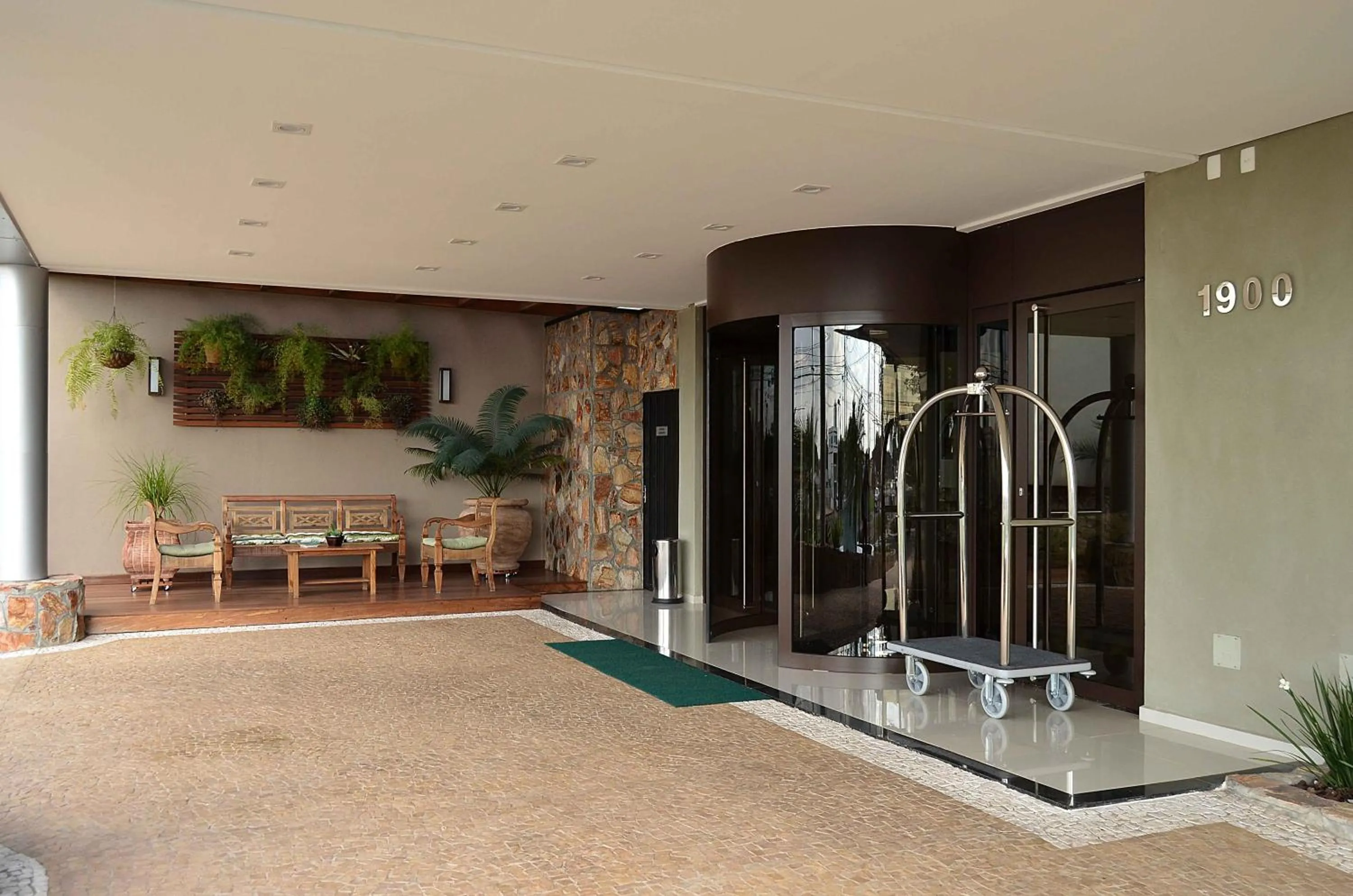 Facade/entrance in Hotel Matão By Mercure