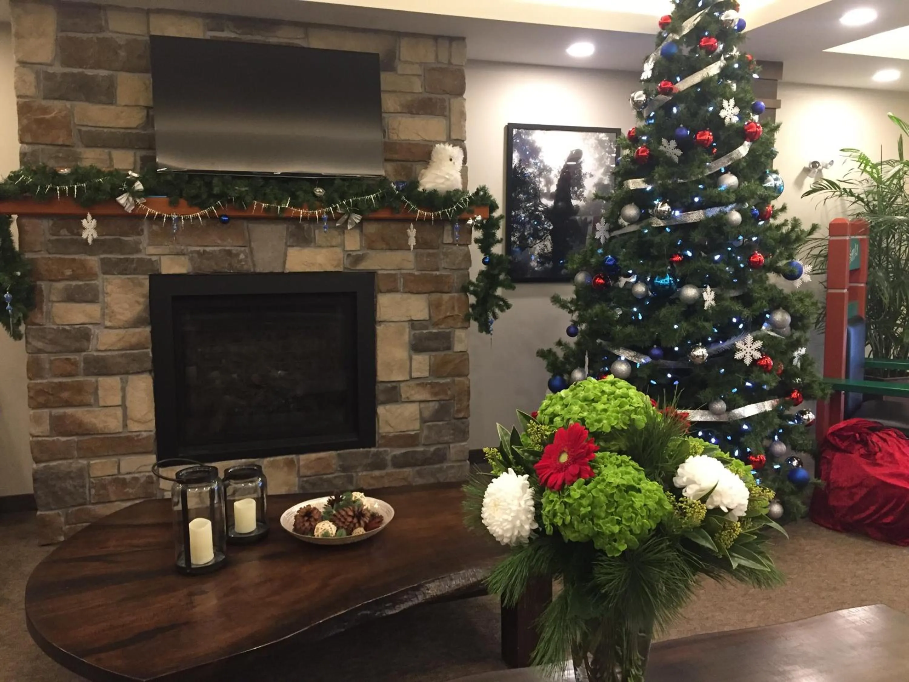 Winter in Days Inn & Suites by Wyndham Lindsay