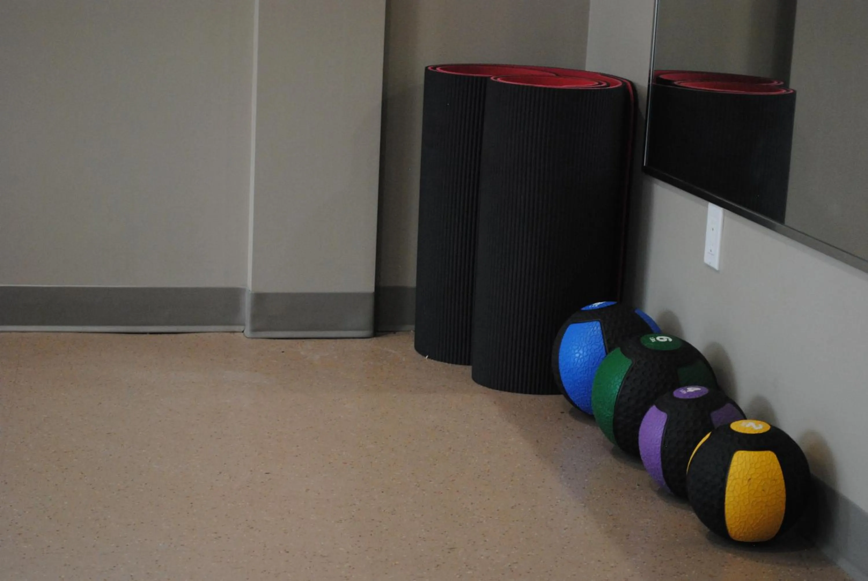 Fitness centre/facilities in Days Inn & Suites by Wyndham Lindsay