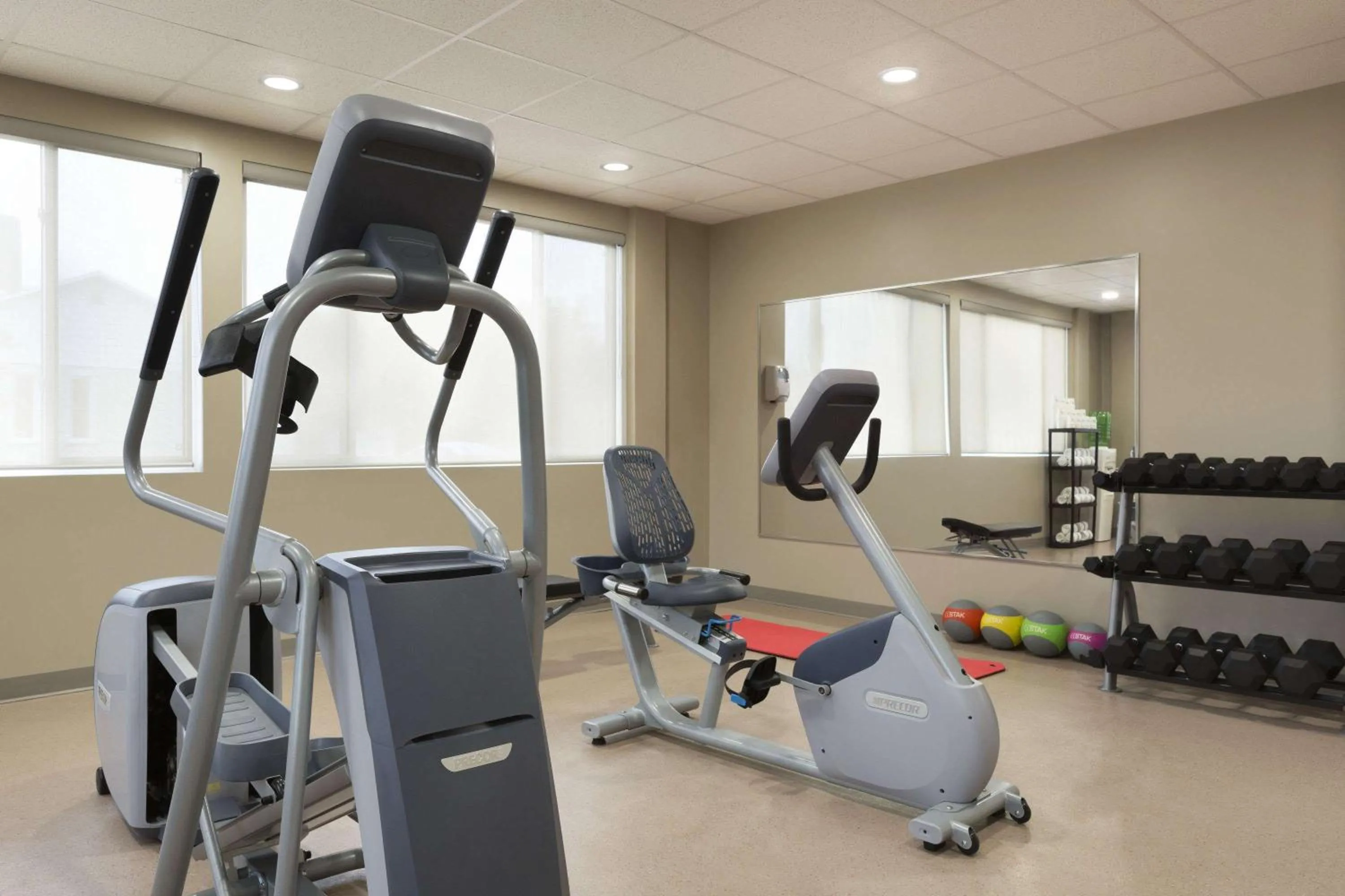 Fitness centre/facilities in Days Inn & Suites by Wyndham Lindsay