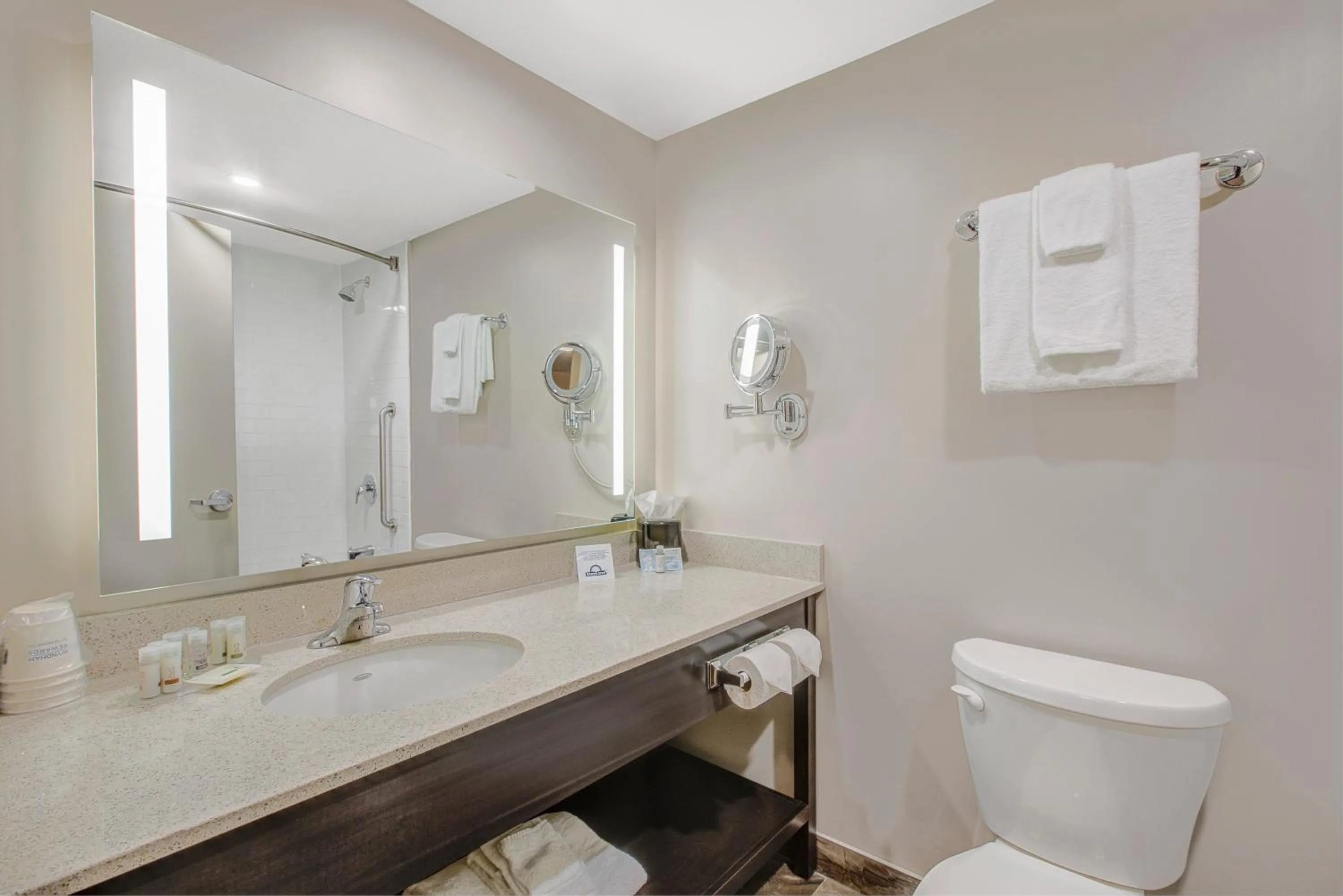 Days Inn & Suites by Wyndham Lindsay