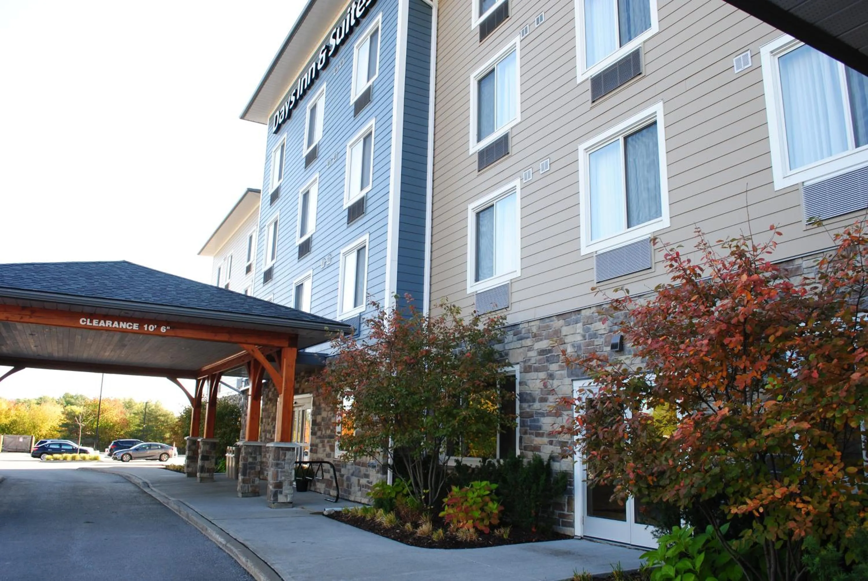 Facade/entrance in Days Inn & Suites by Wyndham Lindsay