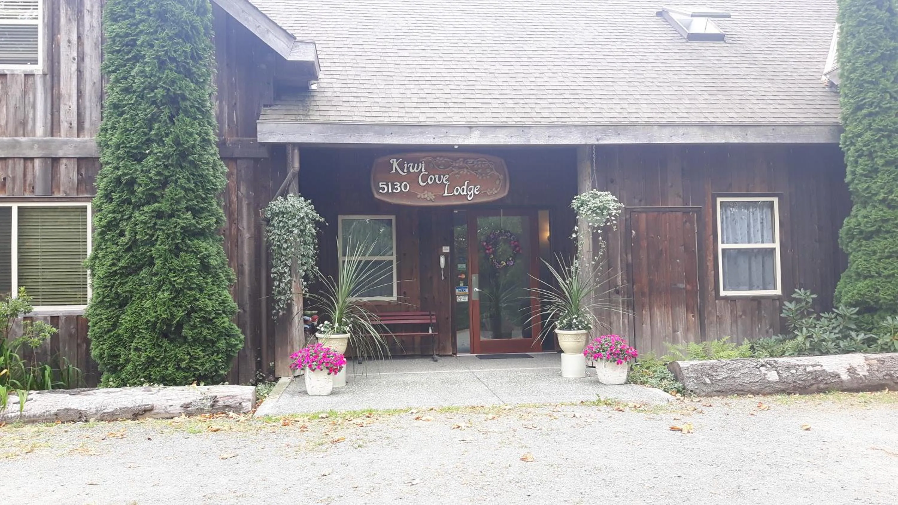 Property building in Kiwi Cove Lodge