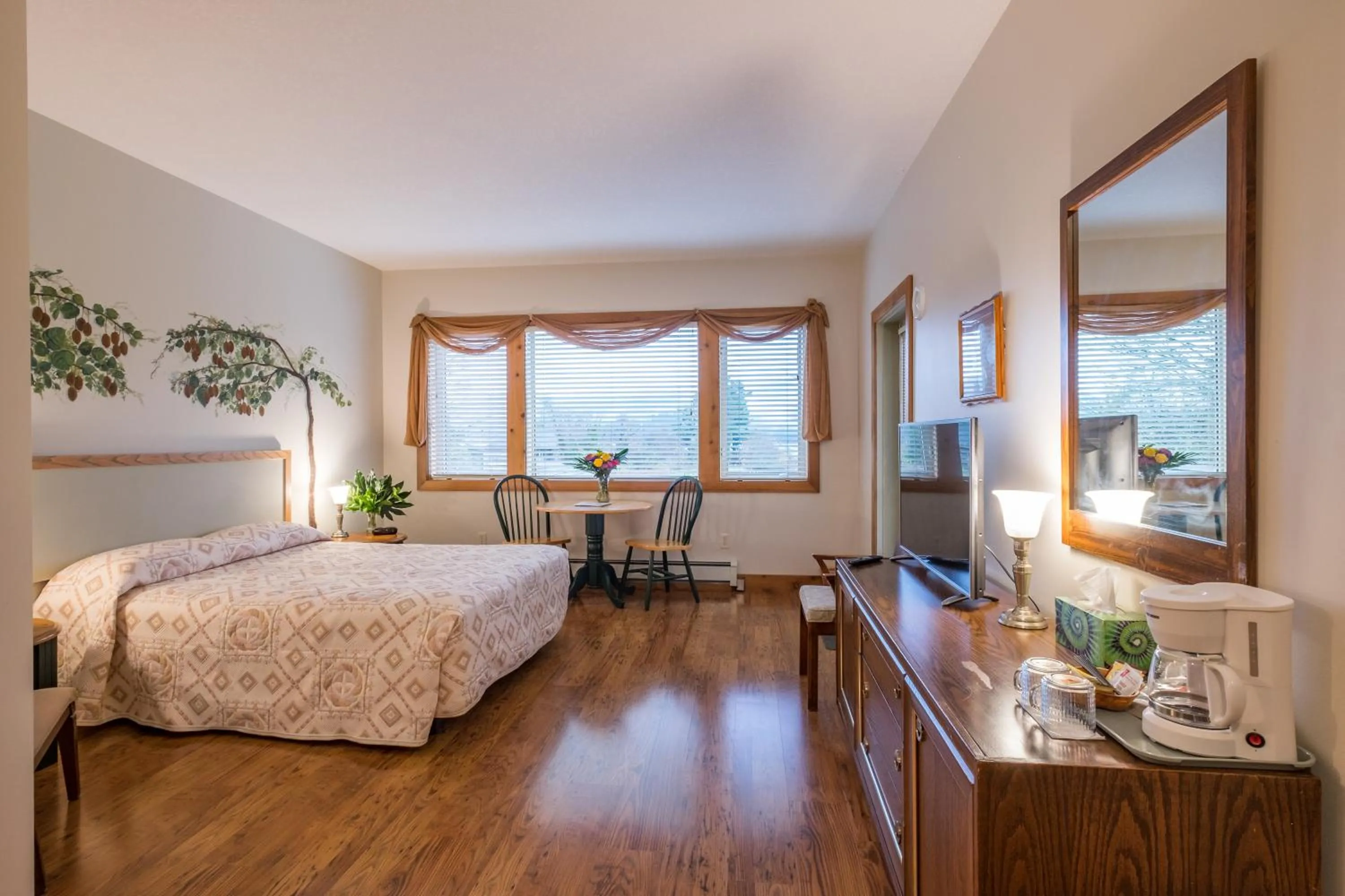 Bed in Kiwi Cove Lodge