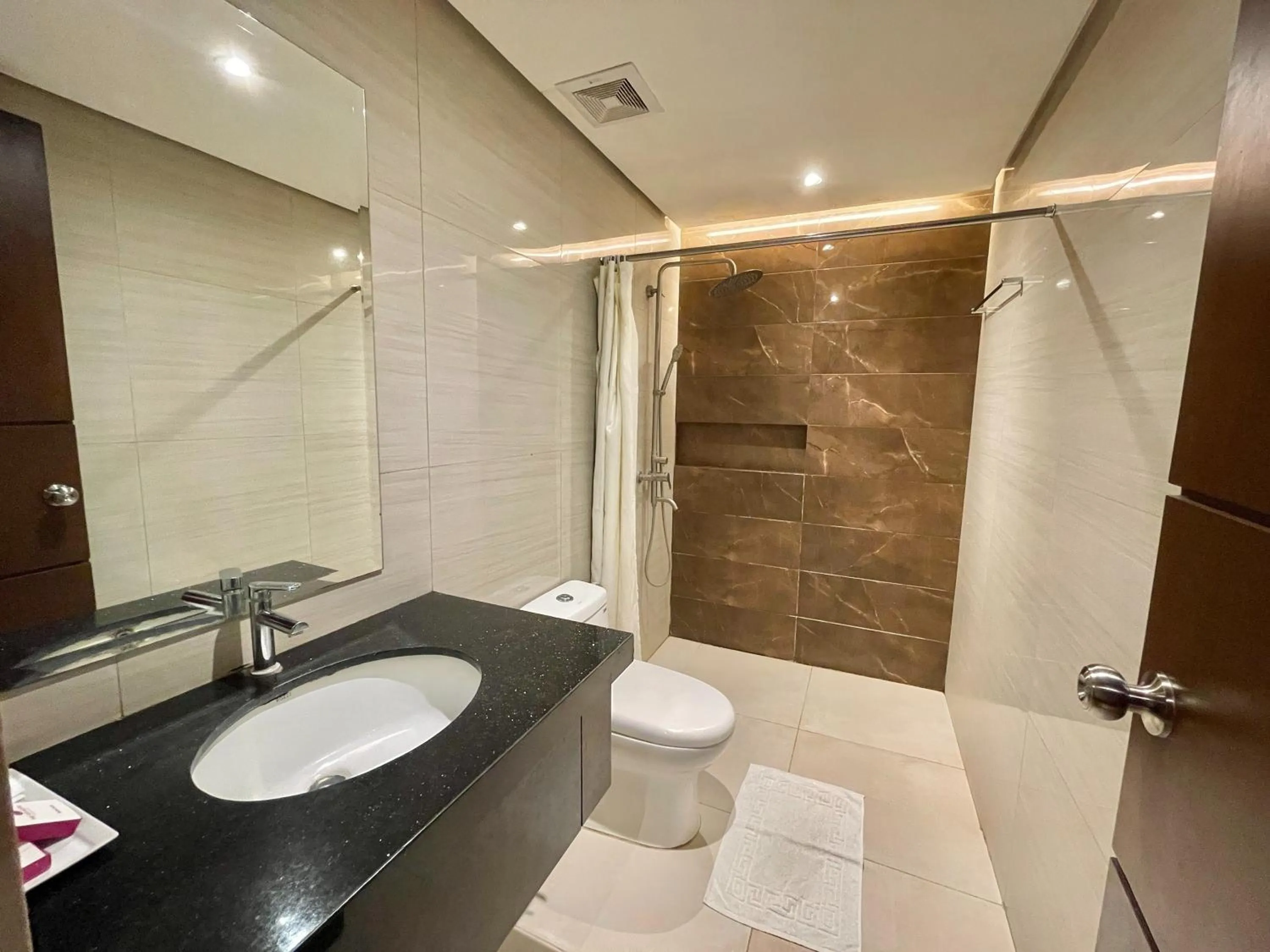 Bathroom in The VIP Hotel Cagayan De Oro