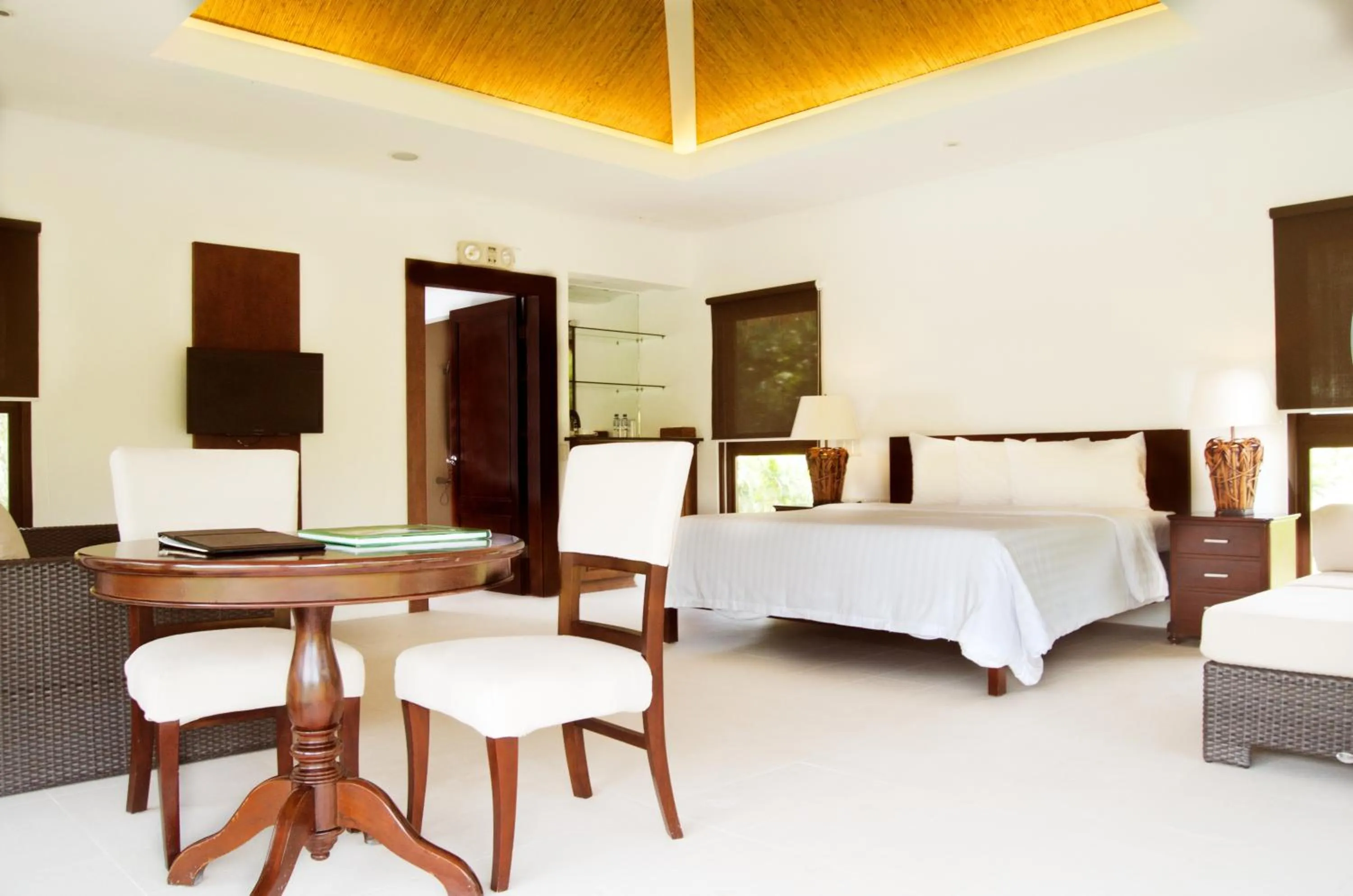 Photo of the whole room, Bed in Hijo Resorts Davao