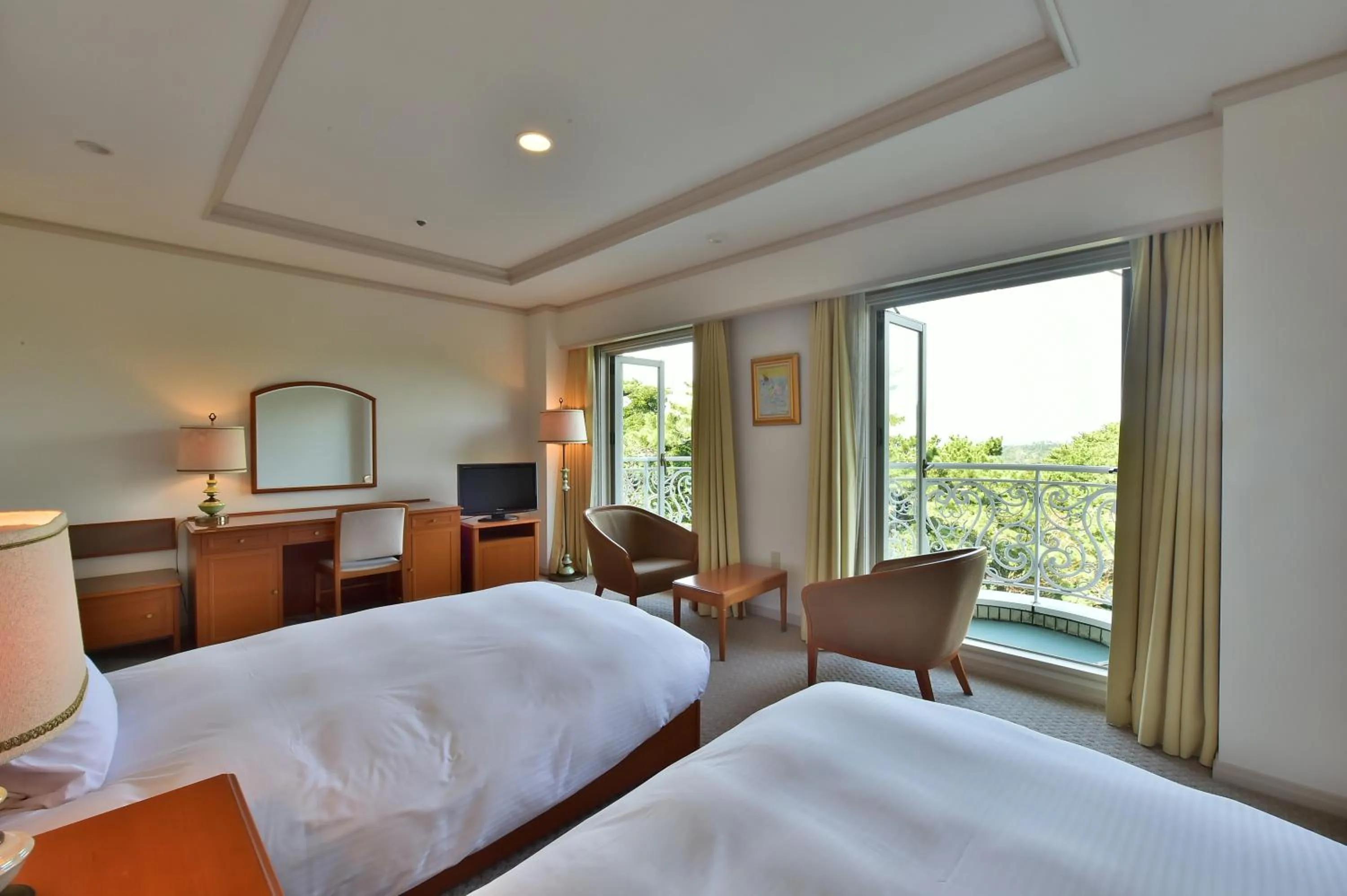 Photo of the whole room, Bed in Shizuoka Country Hamaoka Course & Hotel