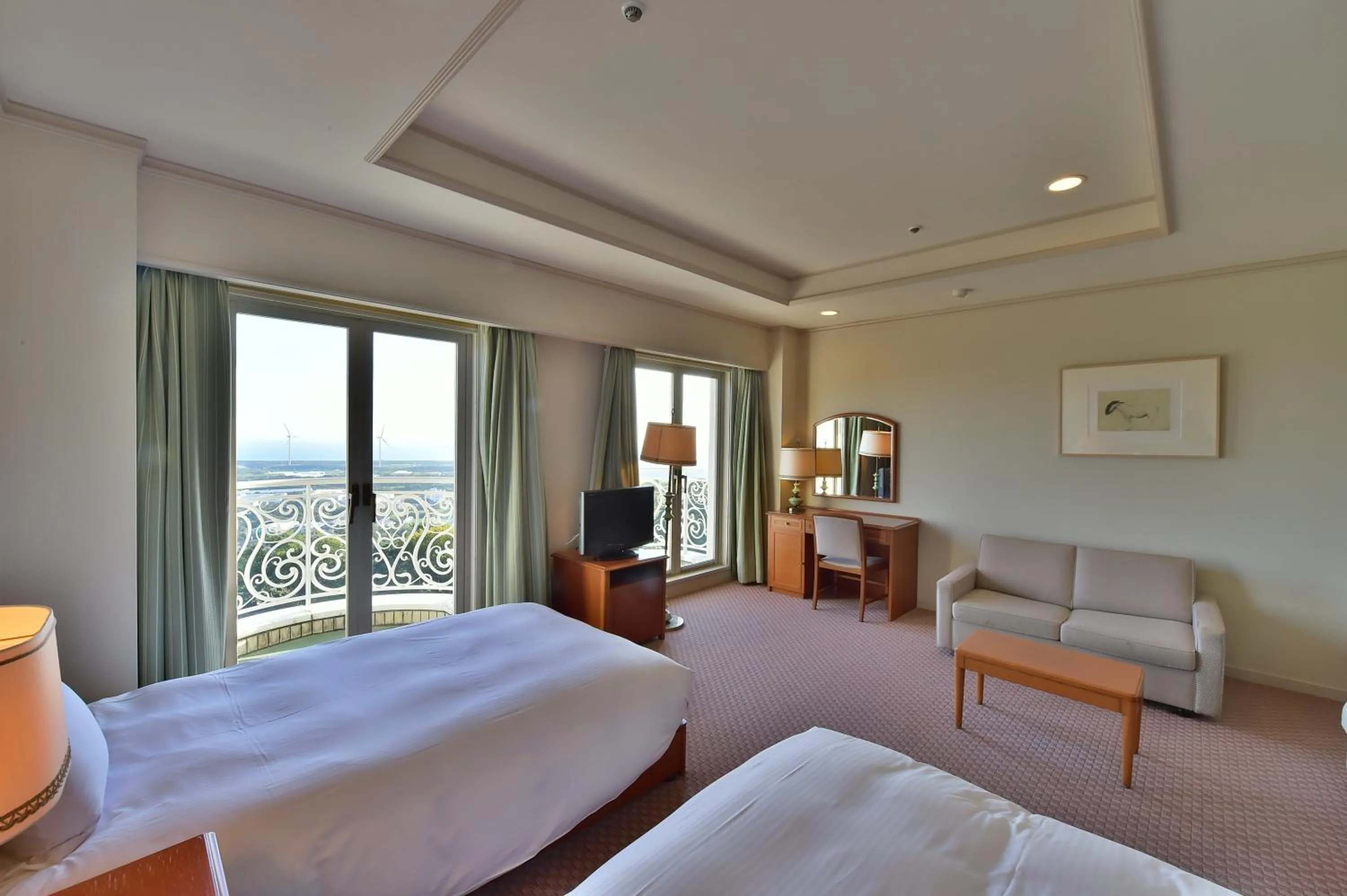Photo of the whole room, Bed in Shizuoka Country Hamaoka Course & Hotel