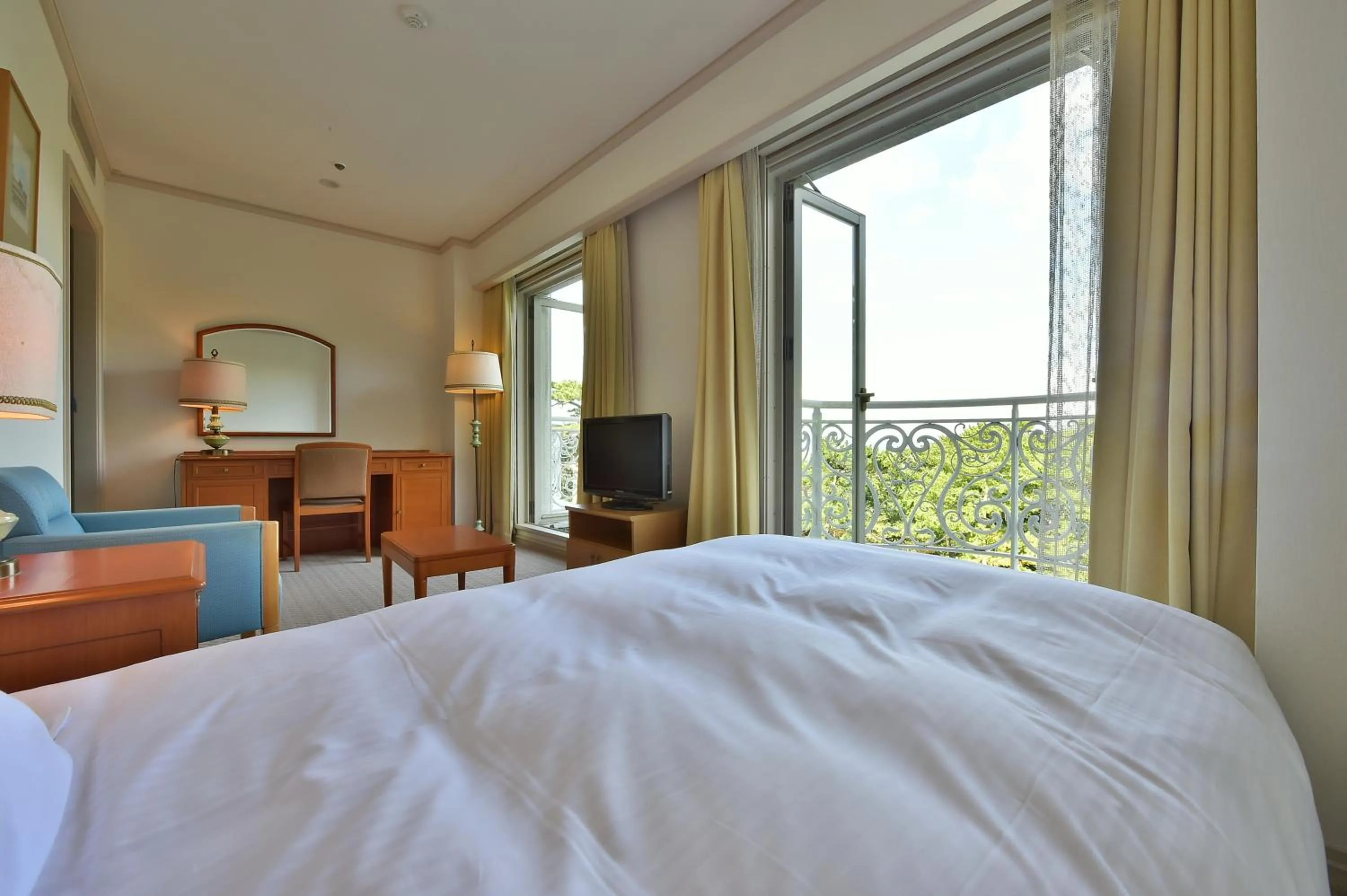 Photo of the whole room, Bed in Shizuoka Country Hamaoka Course & Hotel